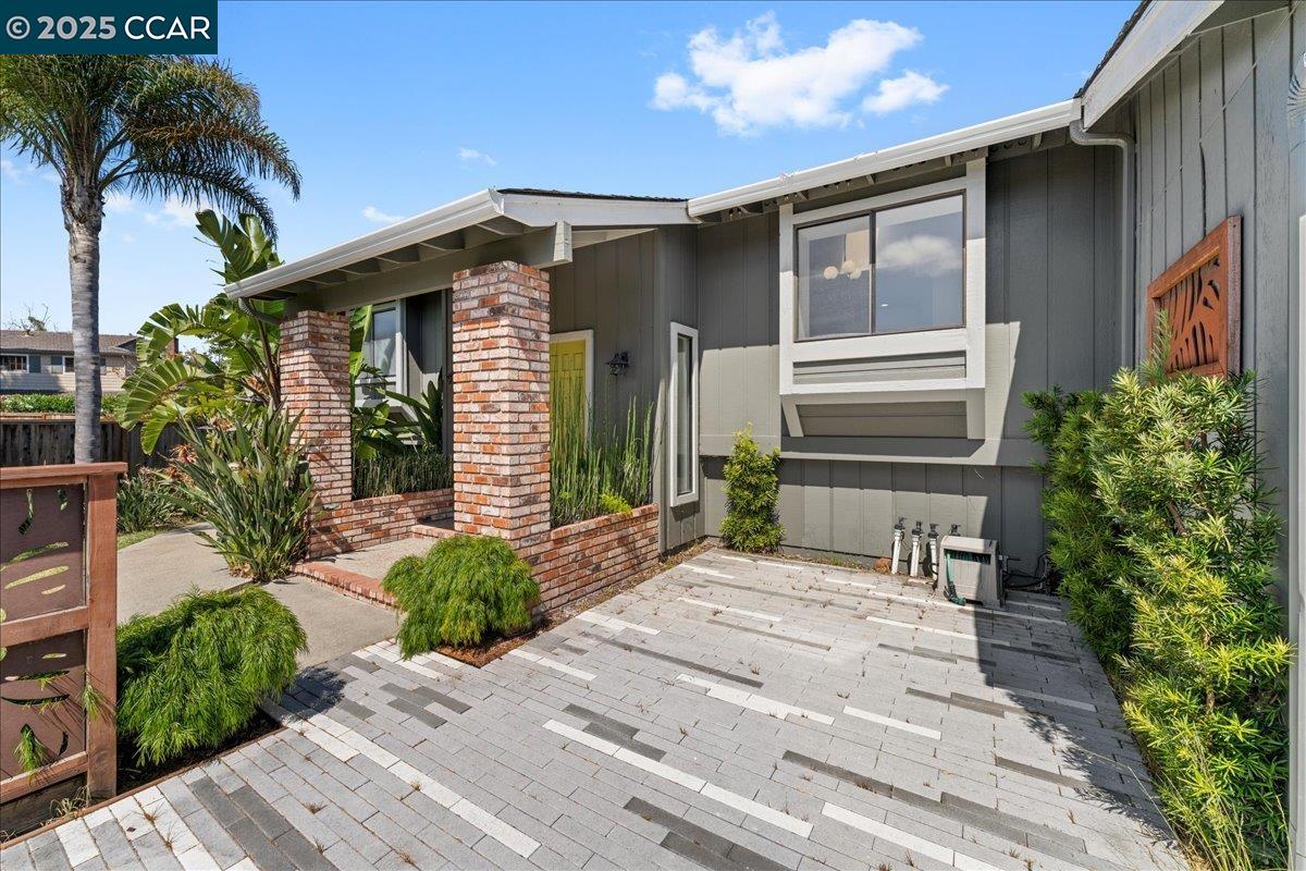 Detail Gallery Image 3 of 60 For 17 Powder Bowl Ct, Richmond,  CA 94803 - 4 Beds | 2/1 Baths