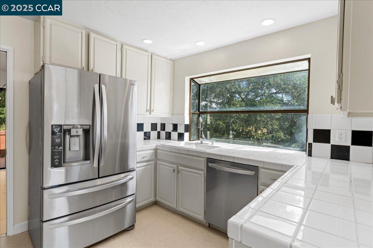 Detail Gallery Image 22 of 60 For 17 Powder Bowl Ct, Richmond,  CA 94803 - 4 Beds | 2/1 Baths