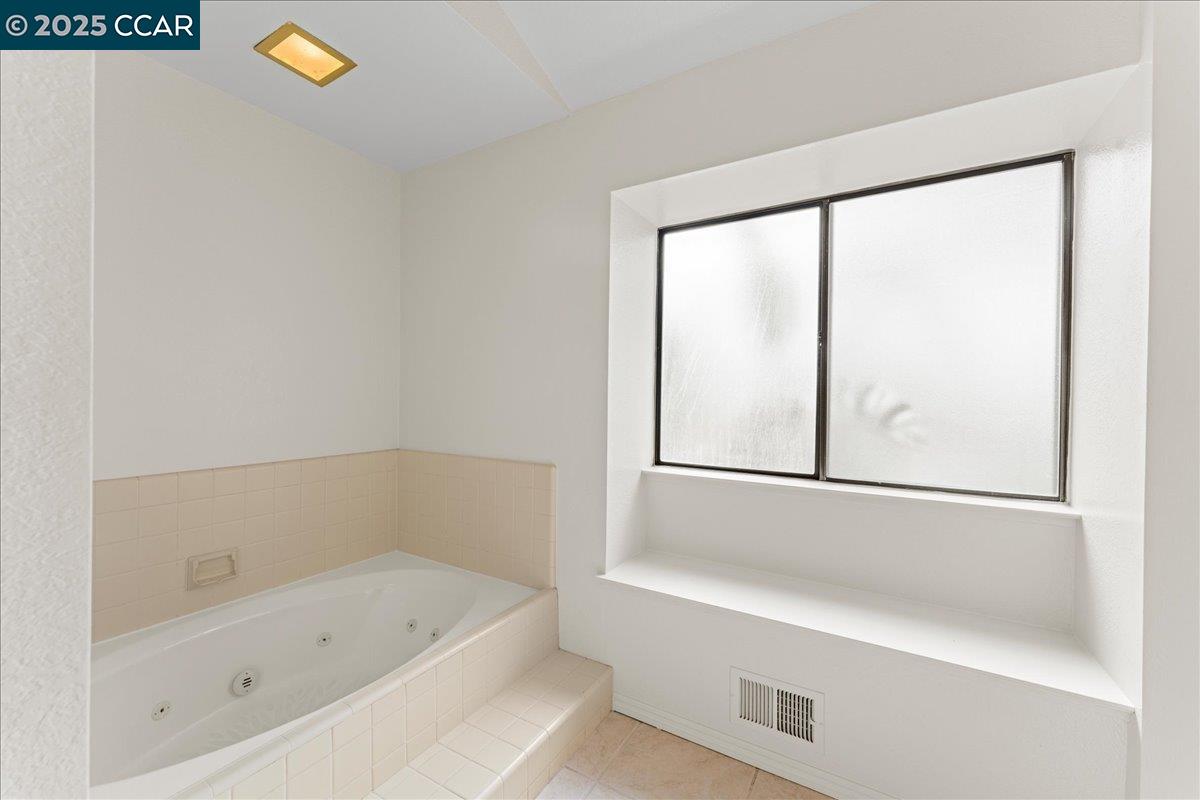 Detail Gallery Image 31 of 60 For 17 Powder Bowl Ct, Richmond,  CA 94803 - 4 Beds | 2/1 Baths