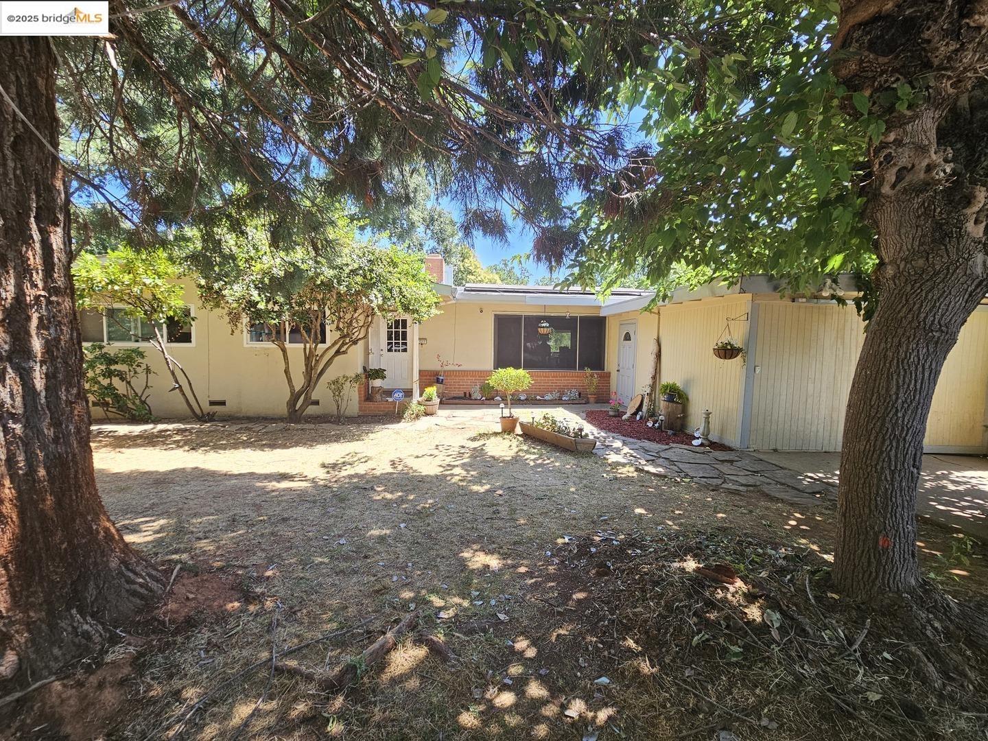 Detail Gallery Image 1 of 7 For 327 Calaveras Way, Sonora,  CA 95370 - 3 Beds | 2 Baths