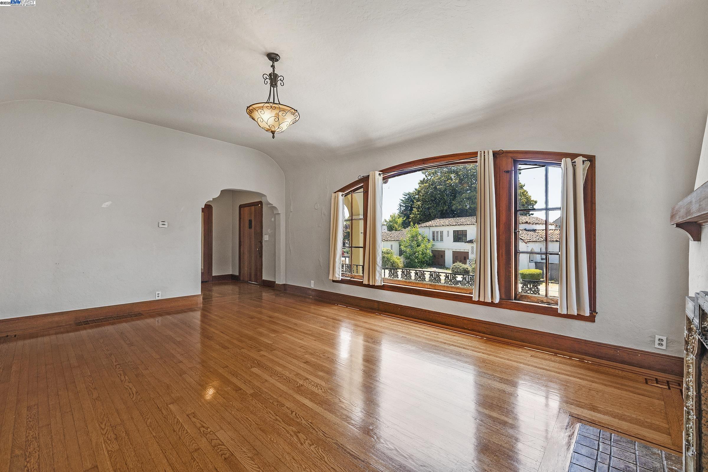 Detail Gallery Image 24 of 34 For 540 57th St., Oakland,  CA 94609 - 3 Beds | 1 Baths