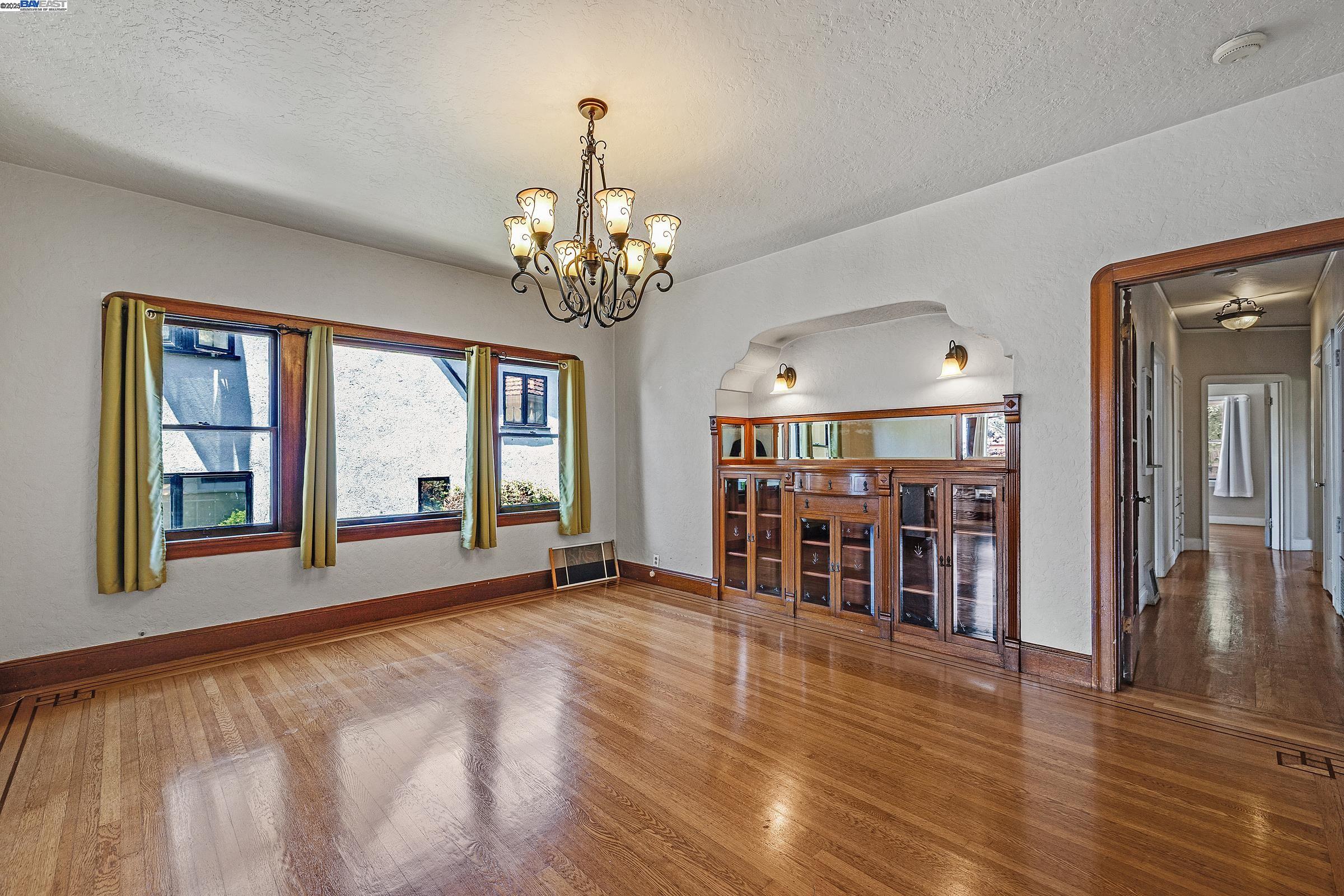 Detail Gallery Image 26 of 34 For 540 57th St., Oakland,  CA 94609 - 3 Beds | 1 Baths