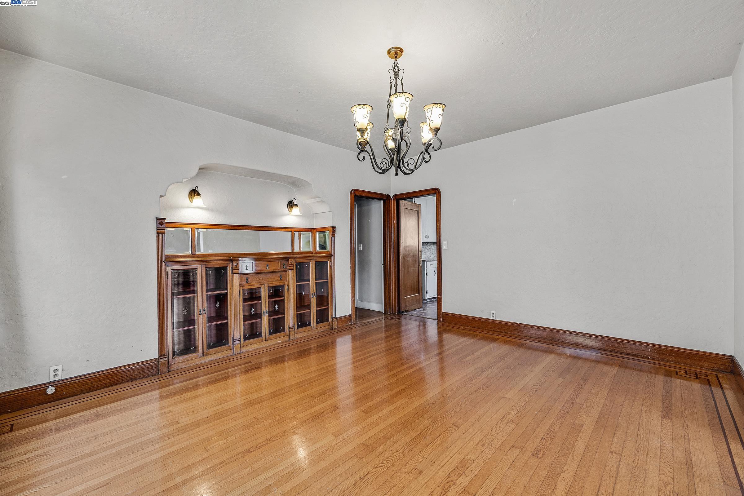 Detail Gallery Image 28 of 34 For 540 57th St., Oakland,  CA 94609 - 3 Beds | 1 Baths