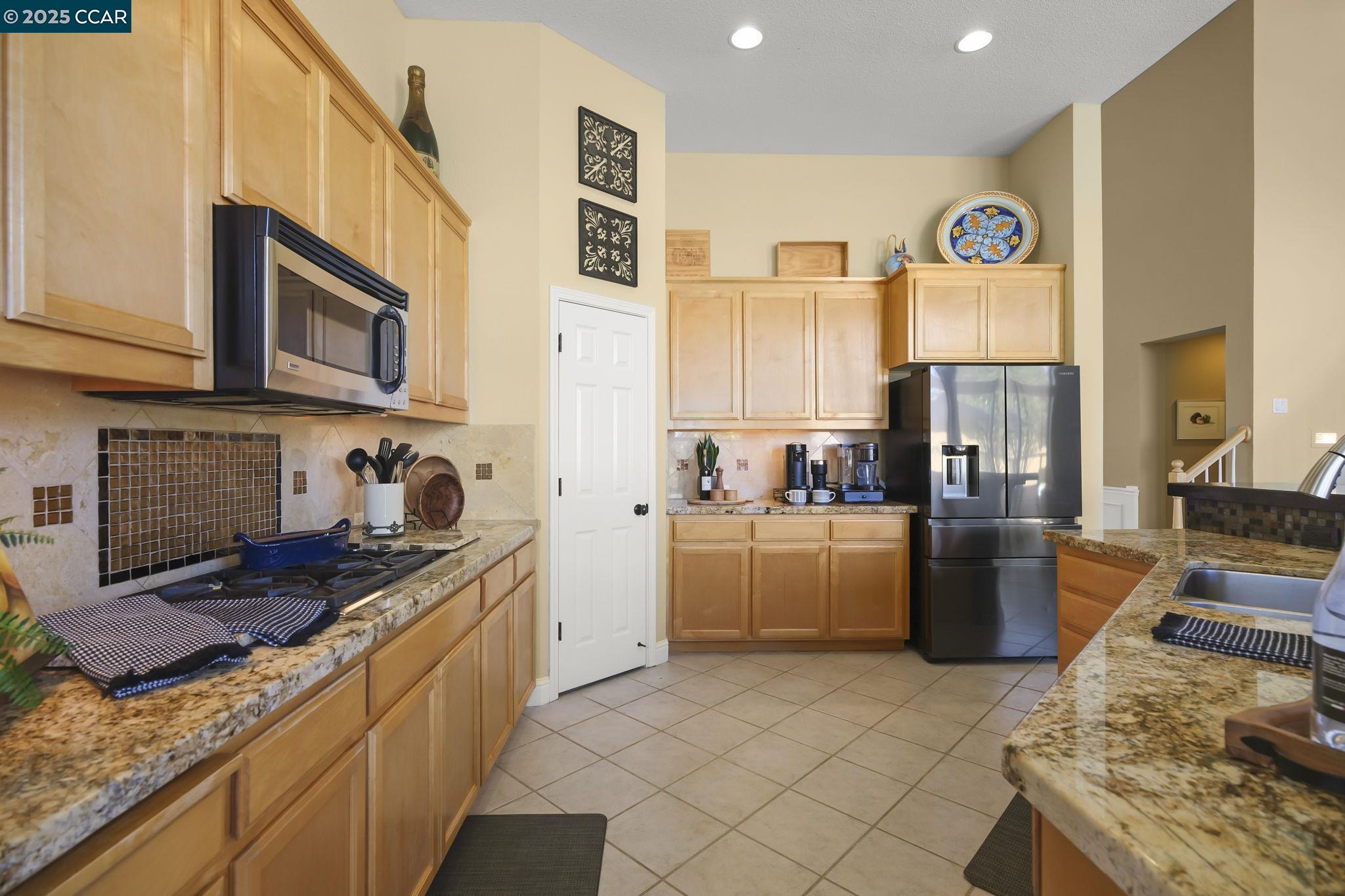 Detail Gallery Image 17 of 60 For 5351 Aspenwood Ct, Concord,  CA 94521 - 4 Beds | 3/1 Baths
