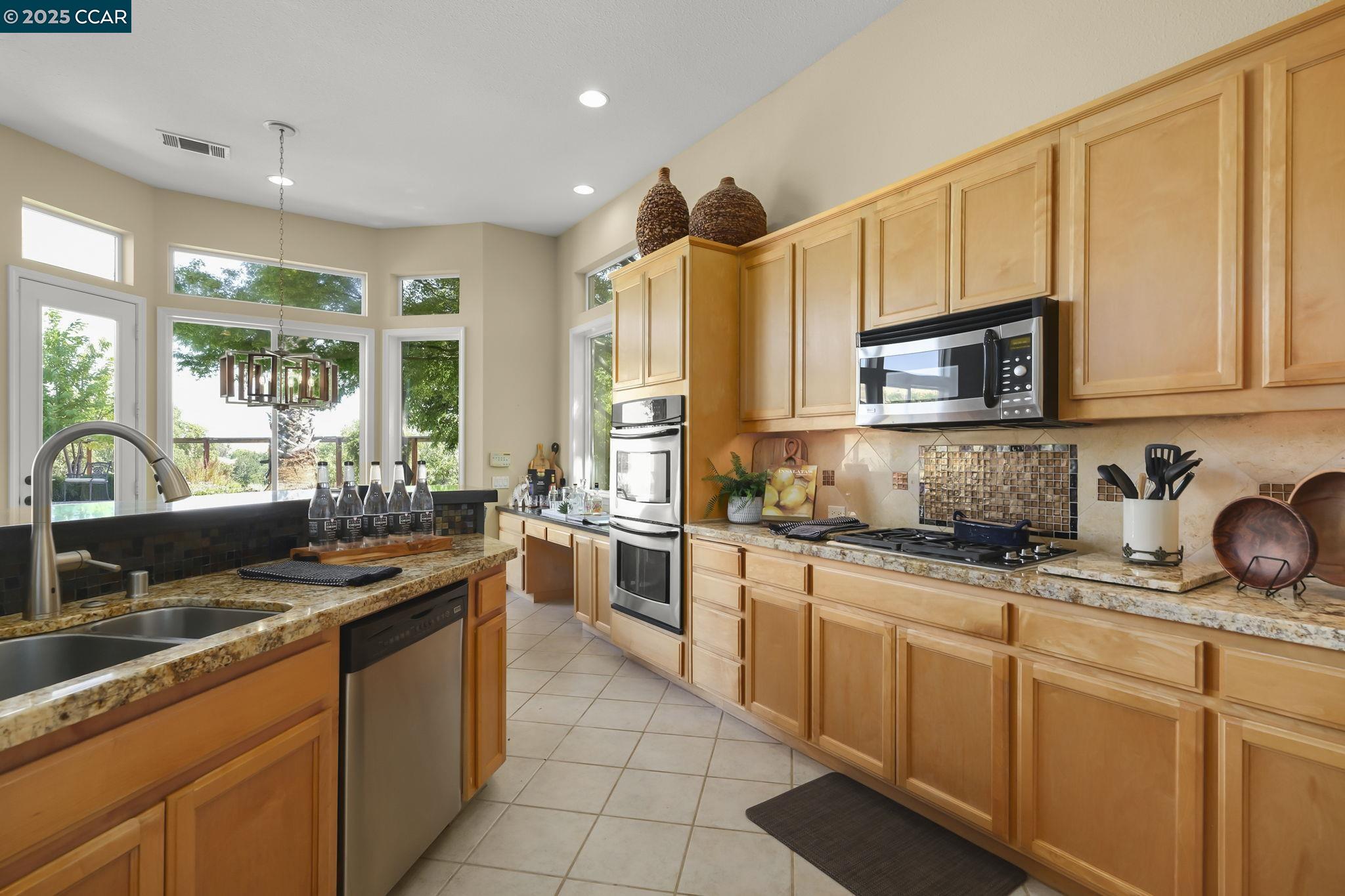 Detail Gallery Image 18 of 60 For 5351 Aspenwood Ct, Concord,  CA 94521 - 4 Beds | 3/1 Baths