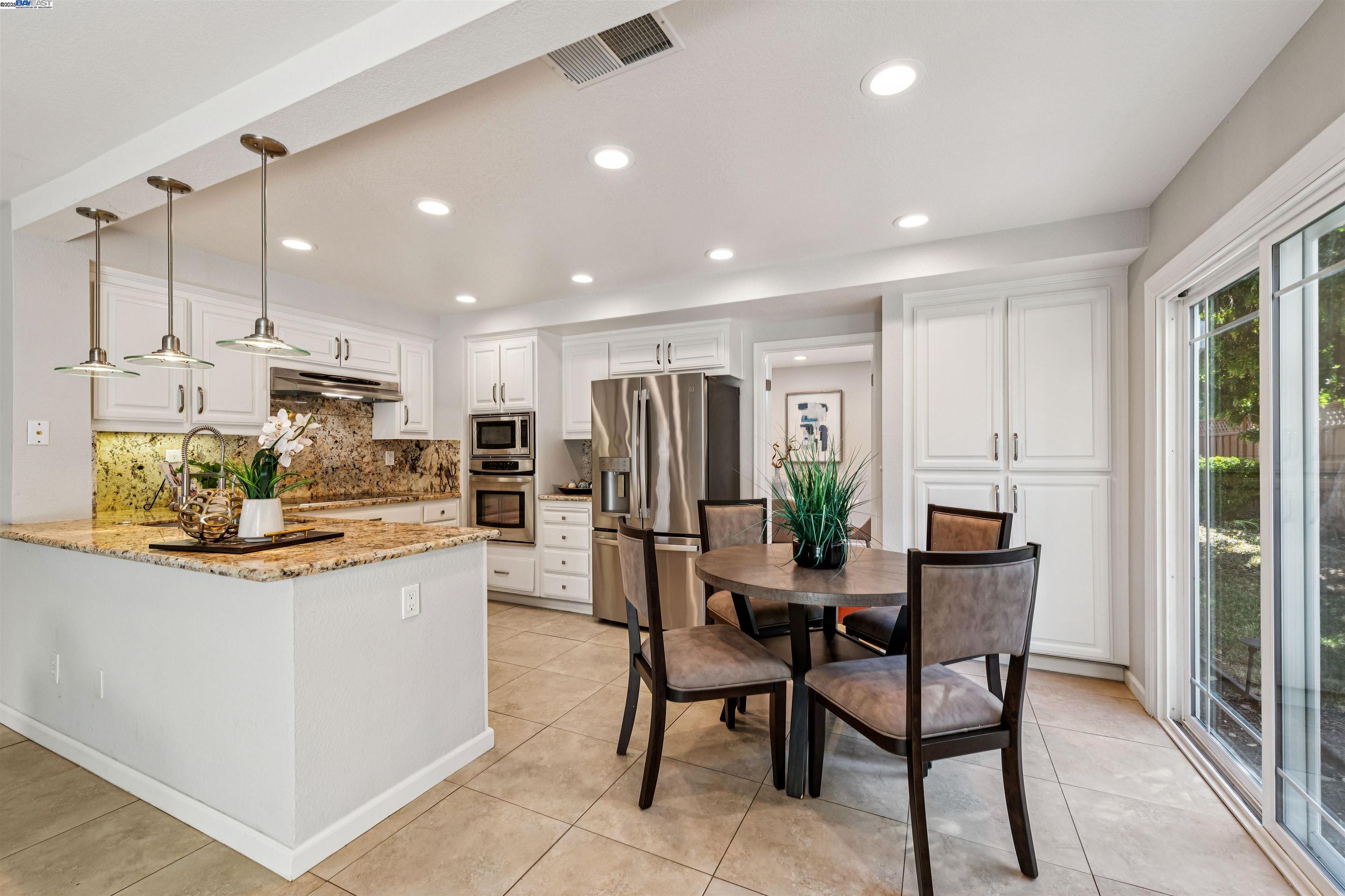 Detail Gallery Image 14 of 60 For 6321 Camino Del Lago, Pleasanton,  CA 94566 - 4 Beds | 2/1 Baths