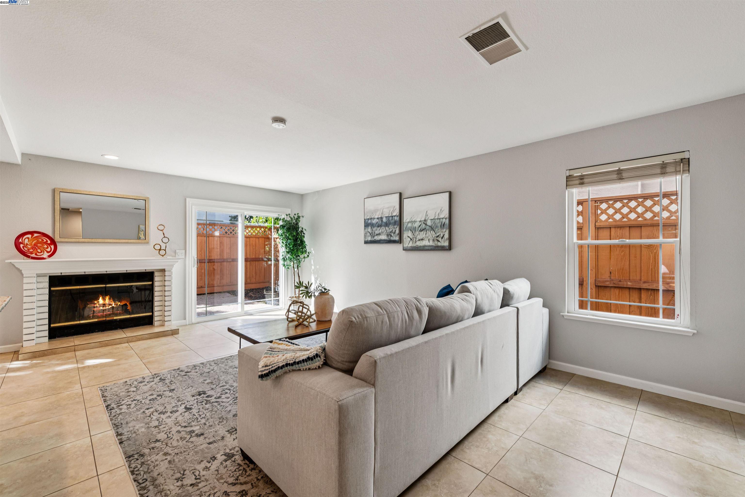 Detail Gallery Image 18 of 60 For 6321 Camino Del Lago, Pleasanton,  CA 94566 - 4 Beds | 2/1 Baths