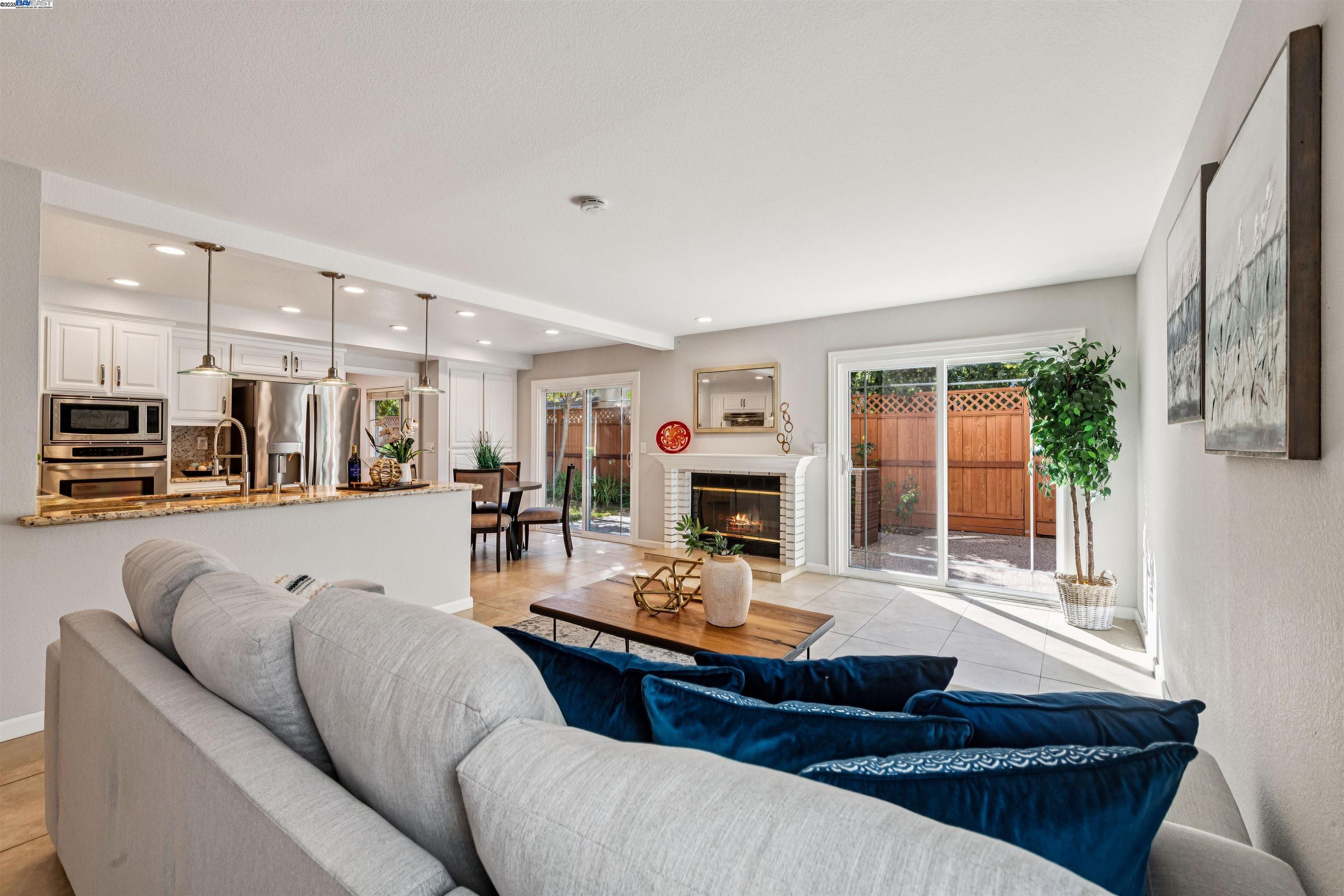 Detail Gallery Image 19 of 60 For 6321 Camino Del Lago, Pleasanton,  CA 94566 - 4 Beds | 2/1 Baths