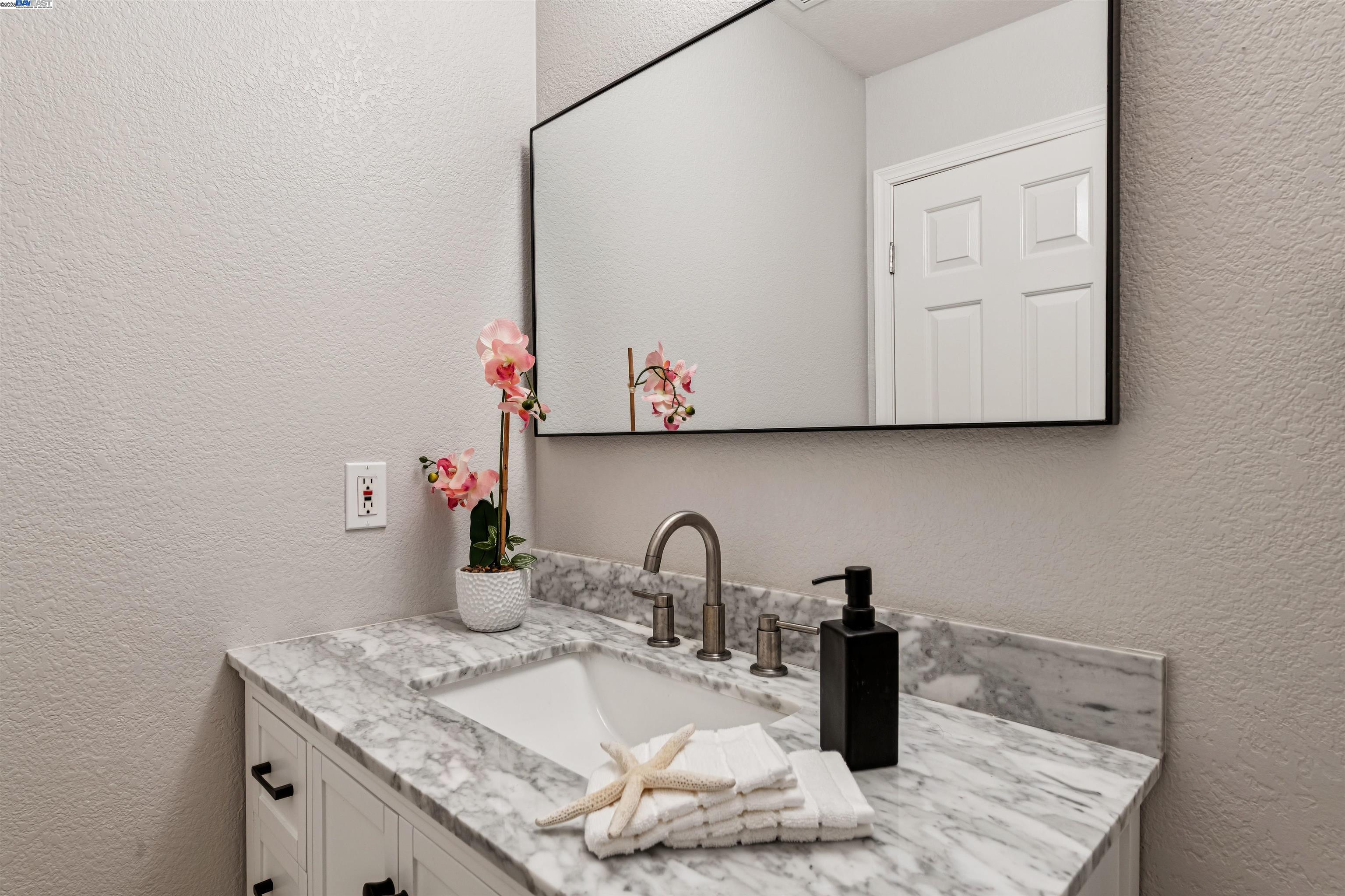 Detail Gallery Image 21 of 60 For 6321 Camino Del Lago, Pleasanton,  CA 94566 - 4 Beds | 2/1 Baths
