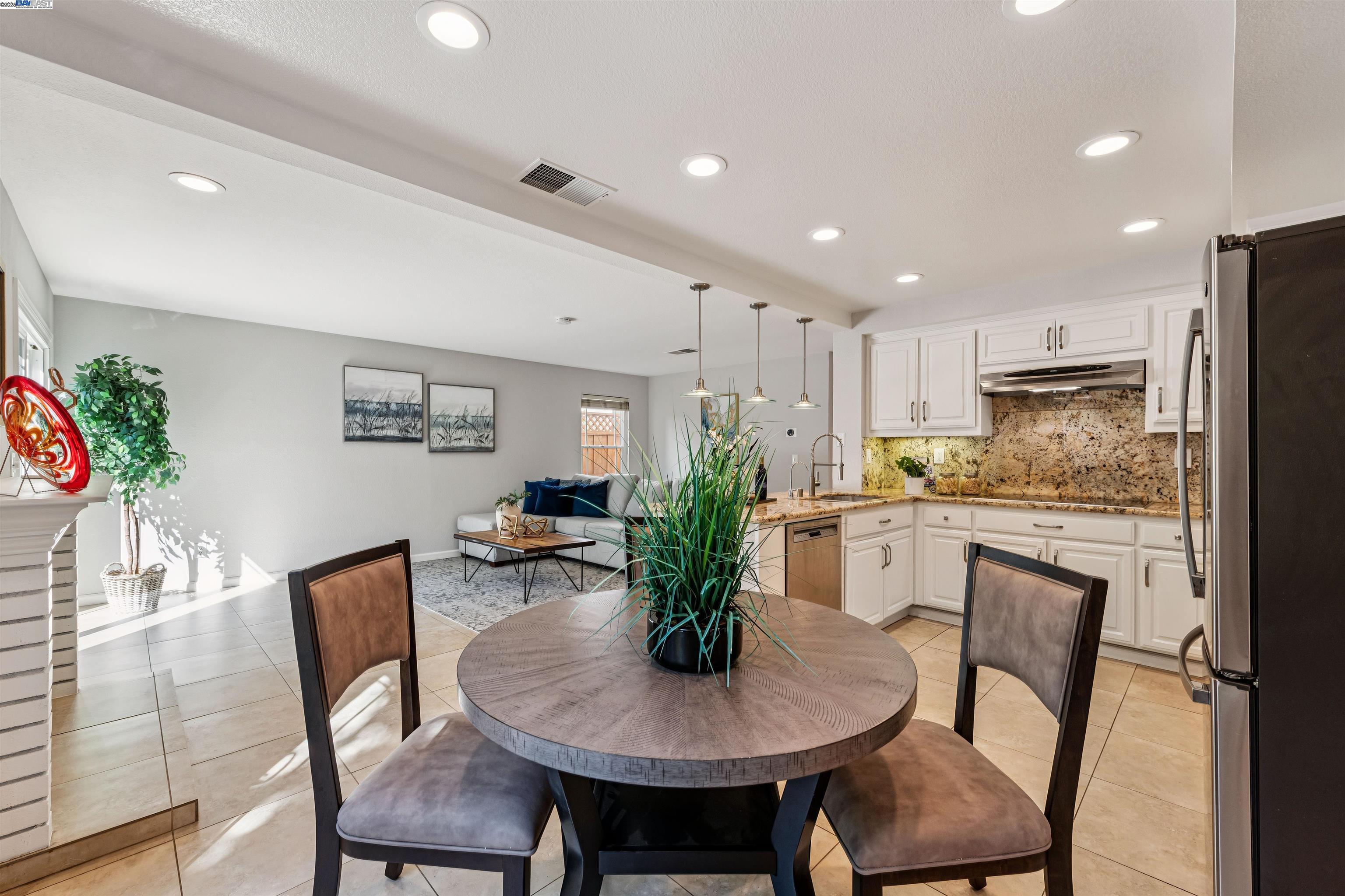 Detail Gallery Image 9 of 60 For 6321 Camino Del Lago, Pleasanton,  CA 94566 - 4 Beds | 2/1 Baths