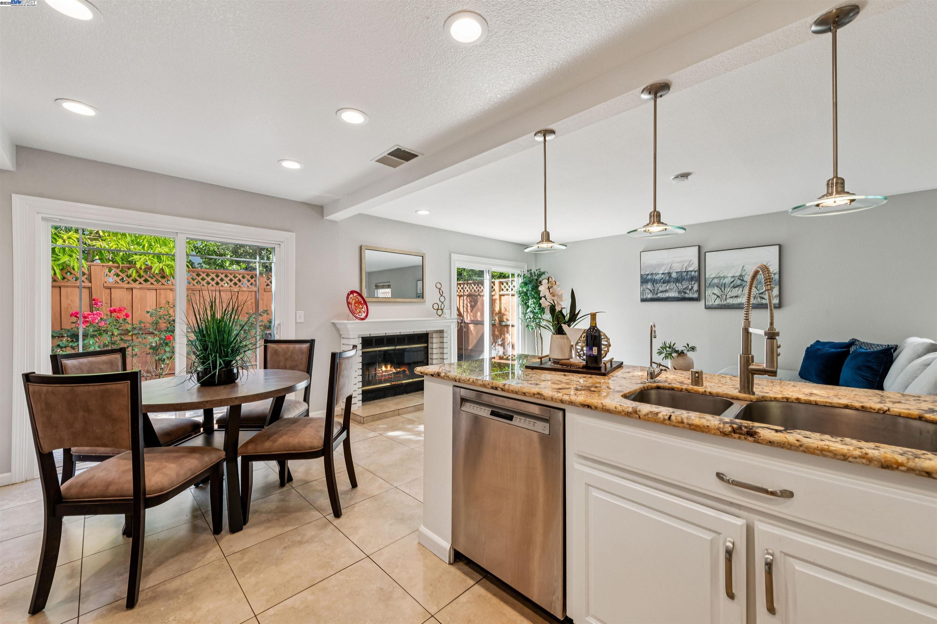 Detail Gallery Image 10 of 60 For 6321 Camino Del Lago, Pleasanton,  CA 94566 - 4 Beds | 2/1 Baths