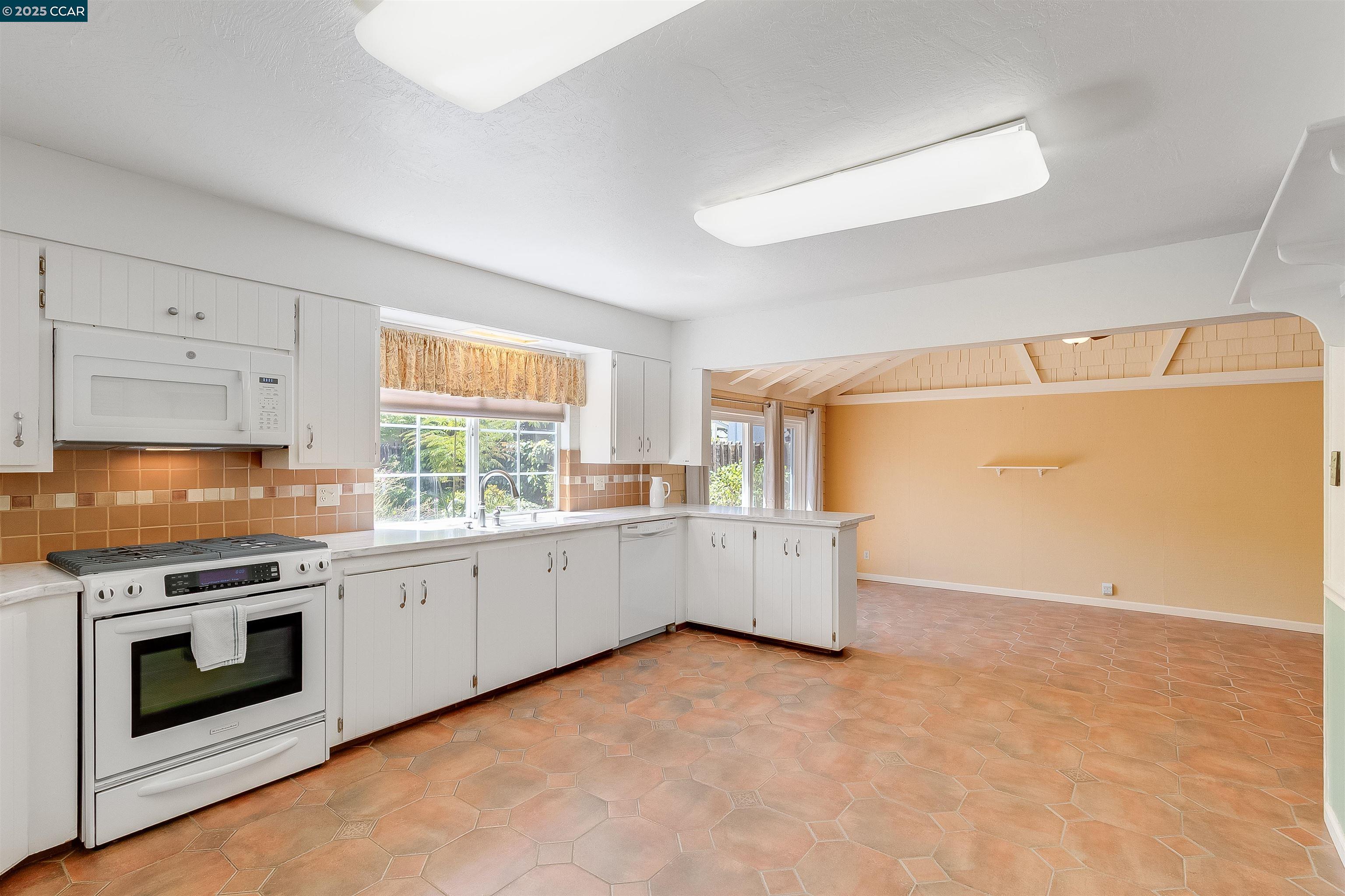 Detail Gallery Image 13 of 60 For 1878 Denkinger Rd, Concord,  CA 94521 - 4 Beds | 3/1 Baths