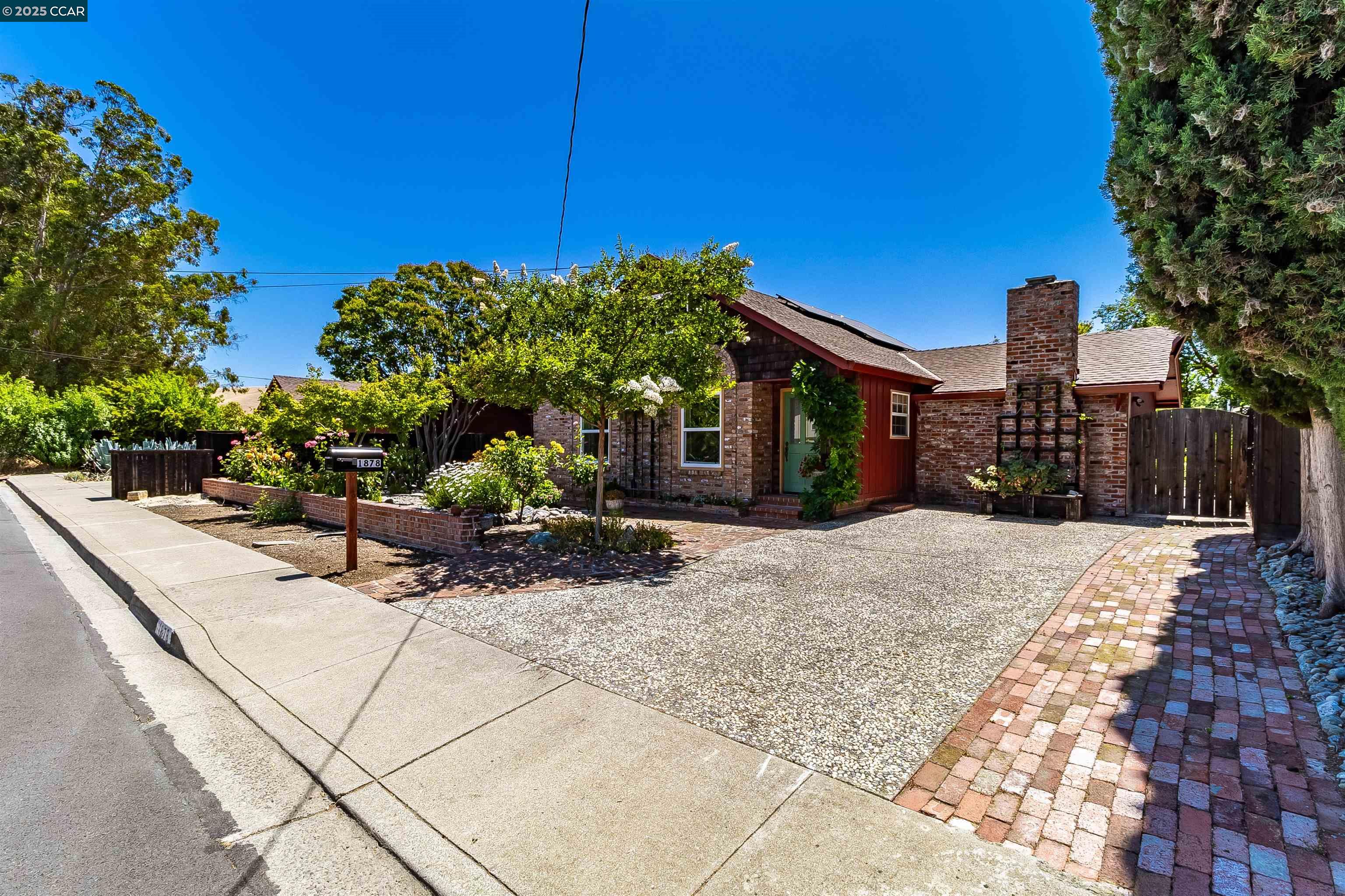 Detail Gallery Image 3 of 60 For 1878 Denkinger Rd, Concord,  CA 94521 - 4 Beds | 3/1 Baths