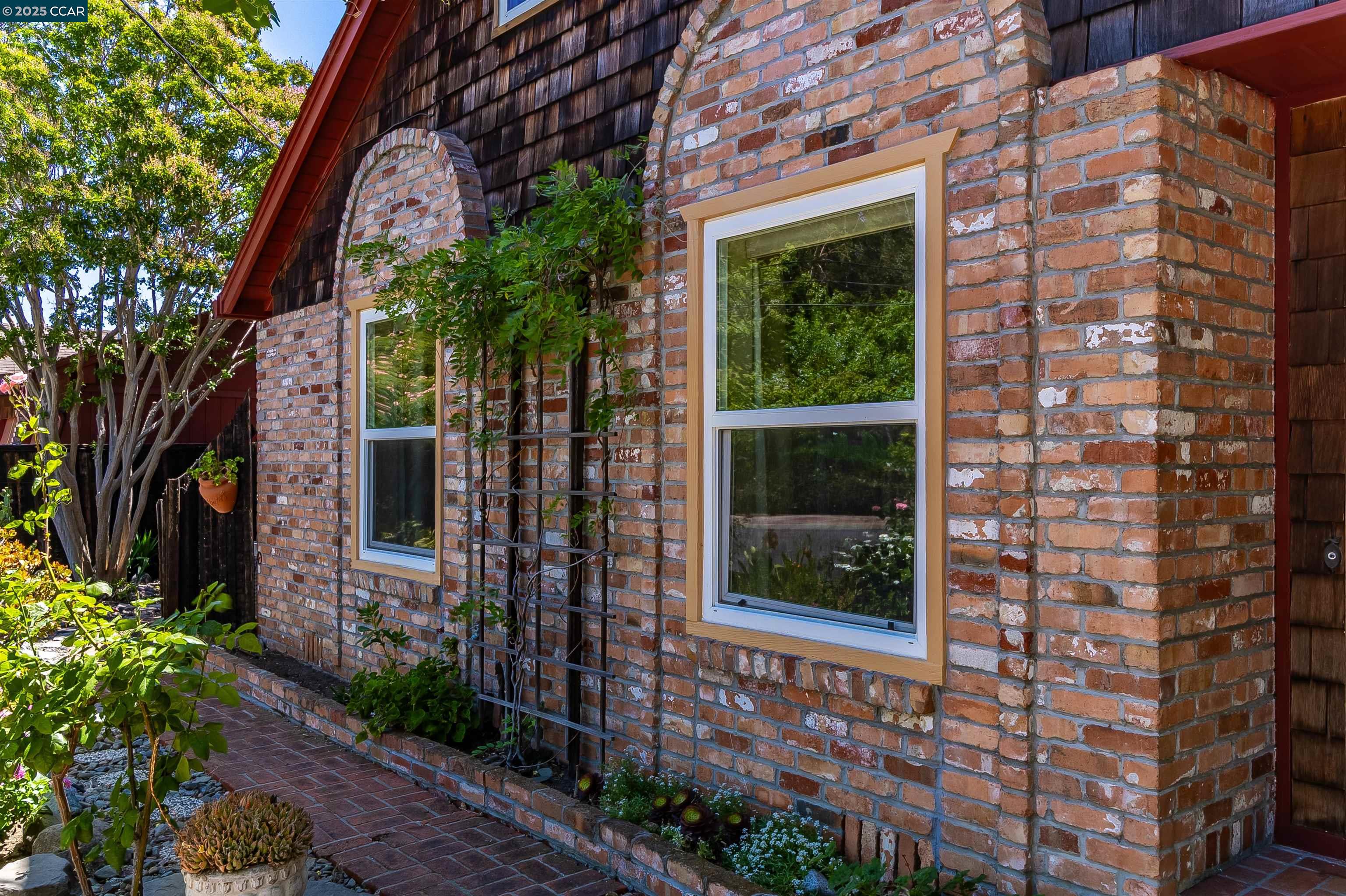Detail Gallery Image 4 of 60 For 1878 Denkinger Rd, Concord,  CA 94521 - 4 Beds | 3/1 Baths