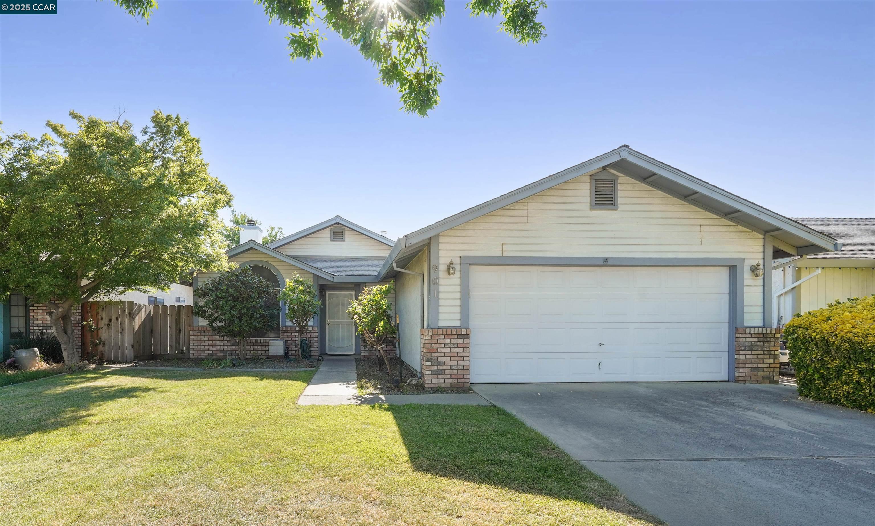 Detail Gallery Image 1 of 1 For 901 Mercy Ave, Modesto,  CA 95358-1470 - 3 Beds | 2 Baths