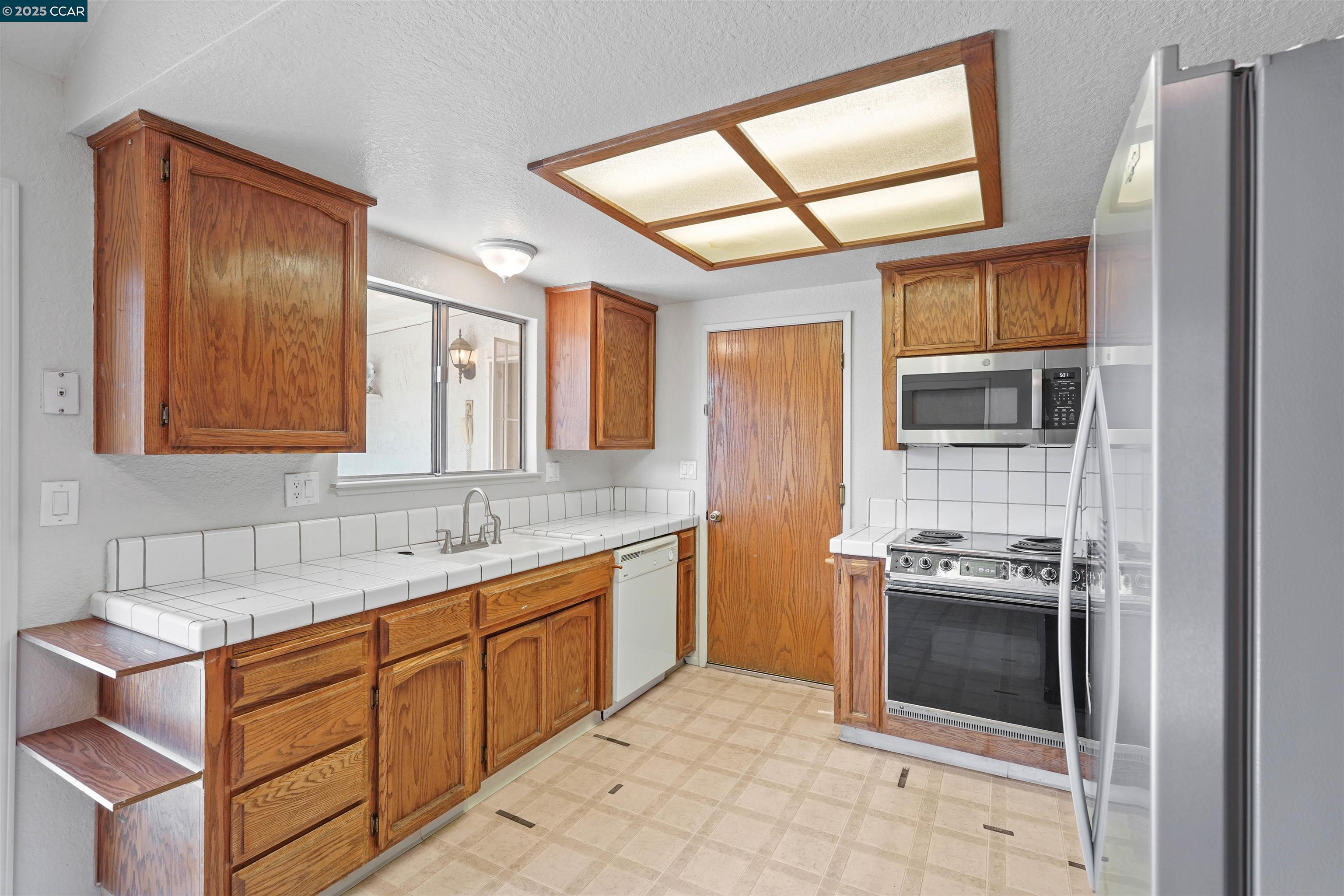 Detail Gallery Image 15 of 46 For 901 Mercy Ave, Modesto,  CA 95358-1470 - 3 Beds | 2 Baths