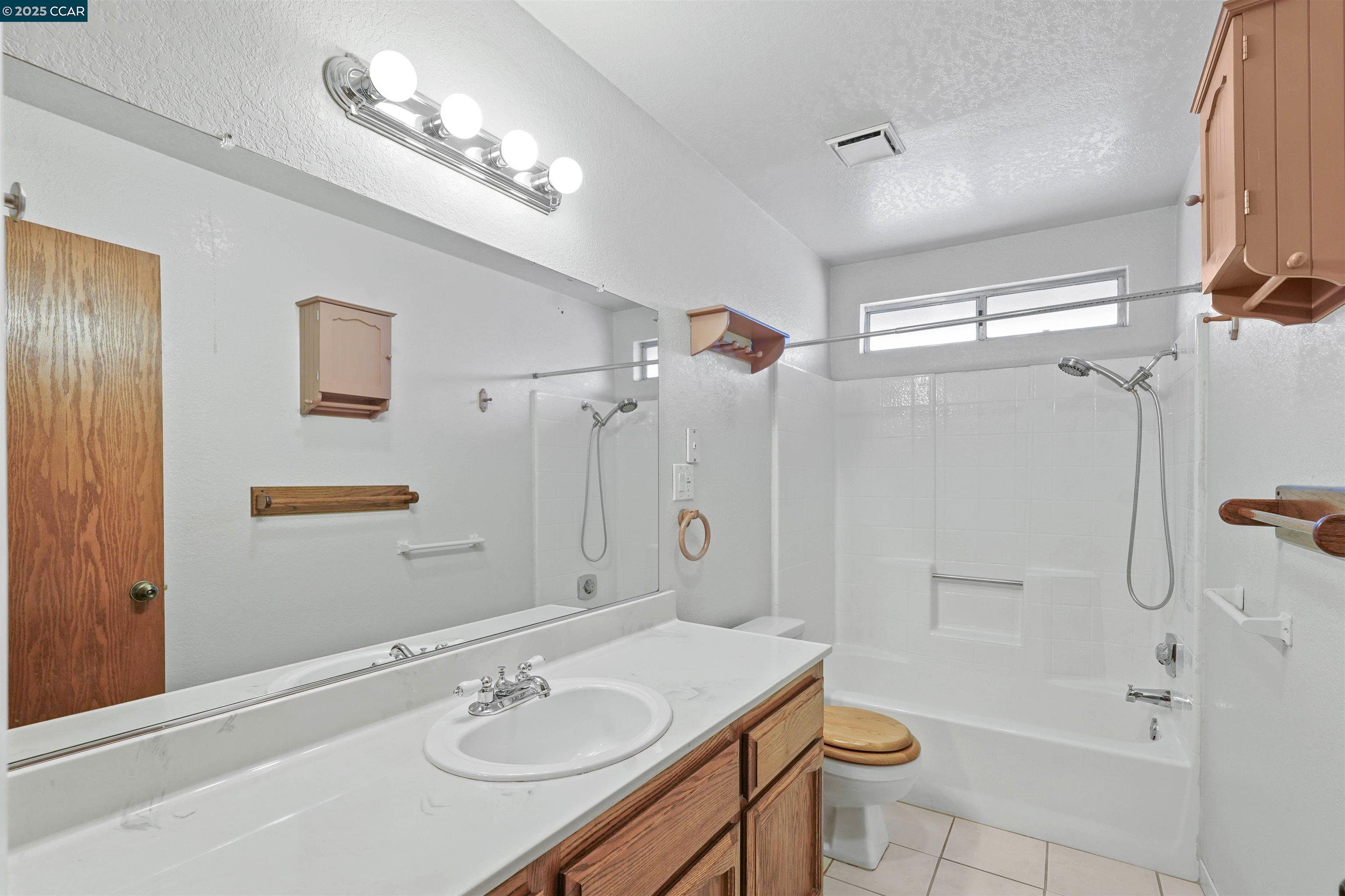 Detail Gallery Image 27 of 46 For 901 Mercy Ave, Modesto,  CA 95358-1470 - 3 Beds | 2 Baths