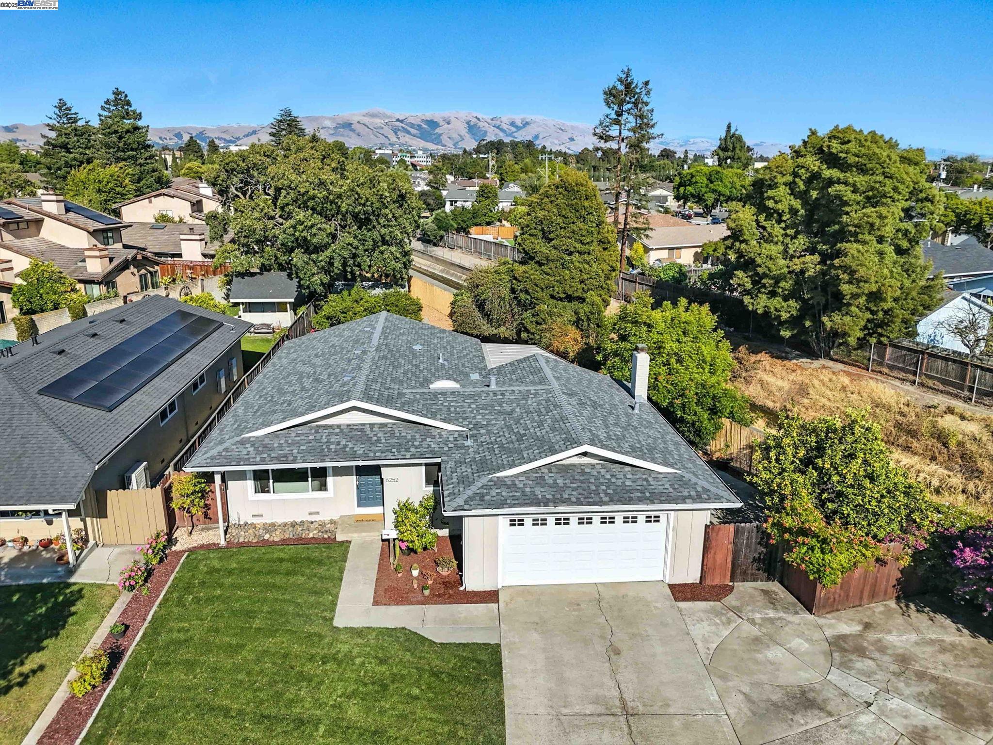 Detail Gallery Image 4 of 38 For 6252 Escallonia Ct, Newark,  CA 94560 - 3 Beds | 2 Baths