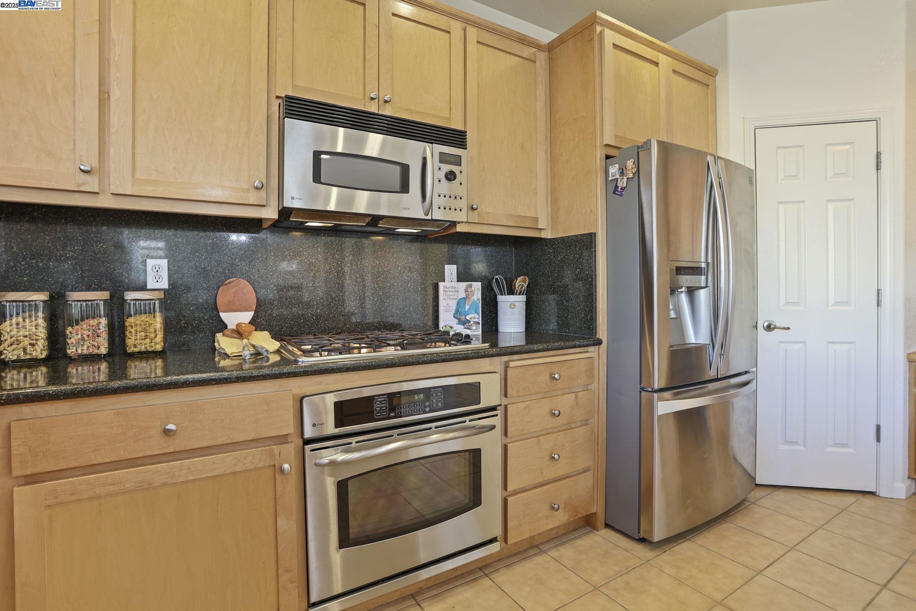 Detail Gallery Image 11 of 57 For 1962 Fountain Square Ave, Manteca,  CA 95337 - 5 Beds | 3/1 Baths