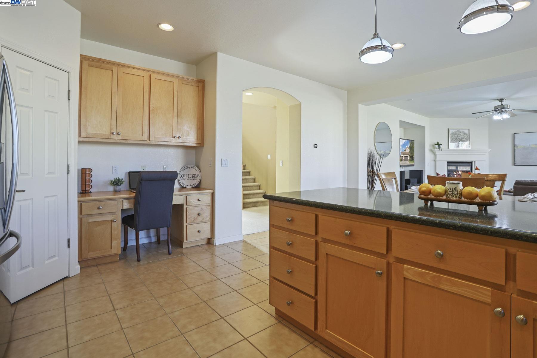 Detail Gallery Image 12 of 57 For 1962 Fountain Square Ave, Manteca,  CA 95337 - 5 Beds | 3/1 Baths