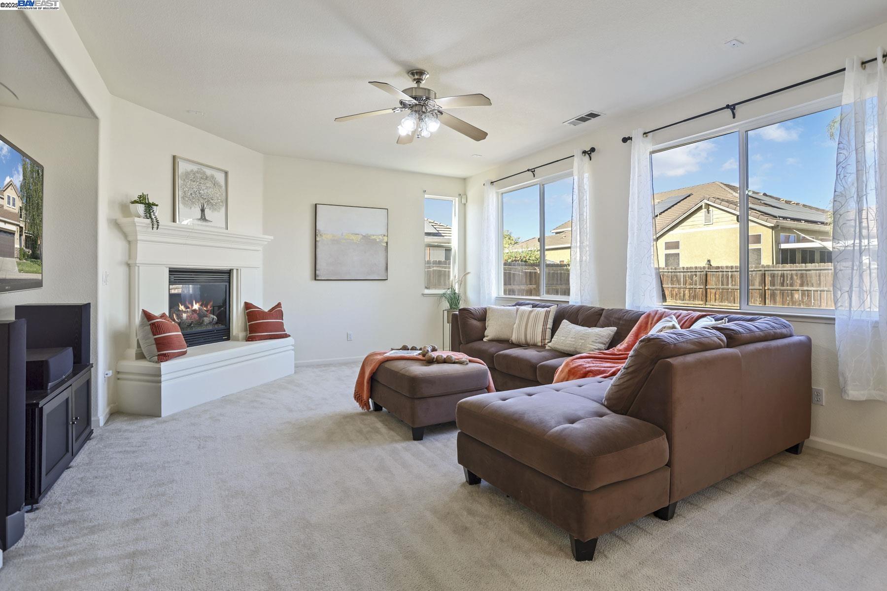 Detail Gallery Image 16 of 57 For 1962 Fountain Square Ave, Manteca,  CA 95337 - 5 Beds | 3/1 Baths