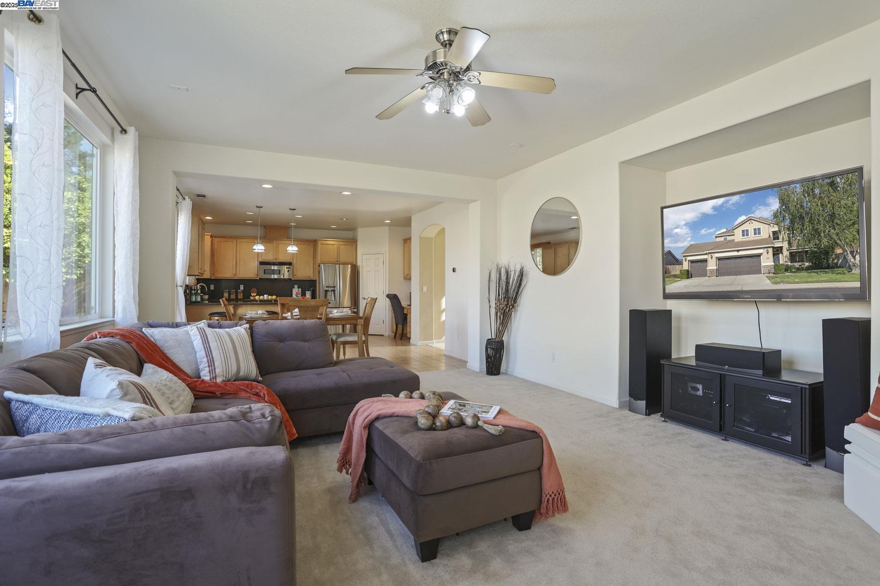 Detail Gallery Image 17 of 57 For 1962 Fountain Square Ave, Manteca,  CA 95337 - 5 Beds | 3/1 Baths
