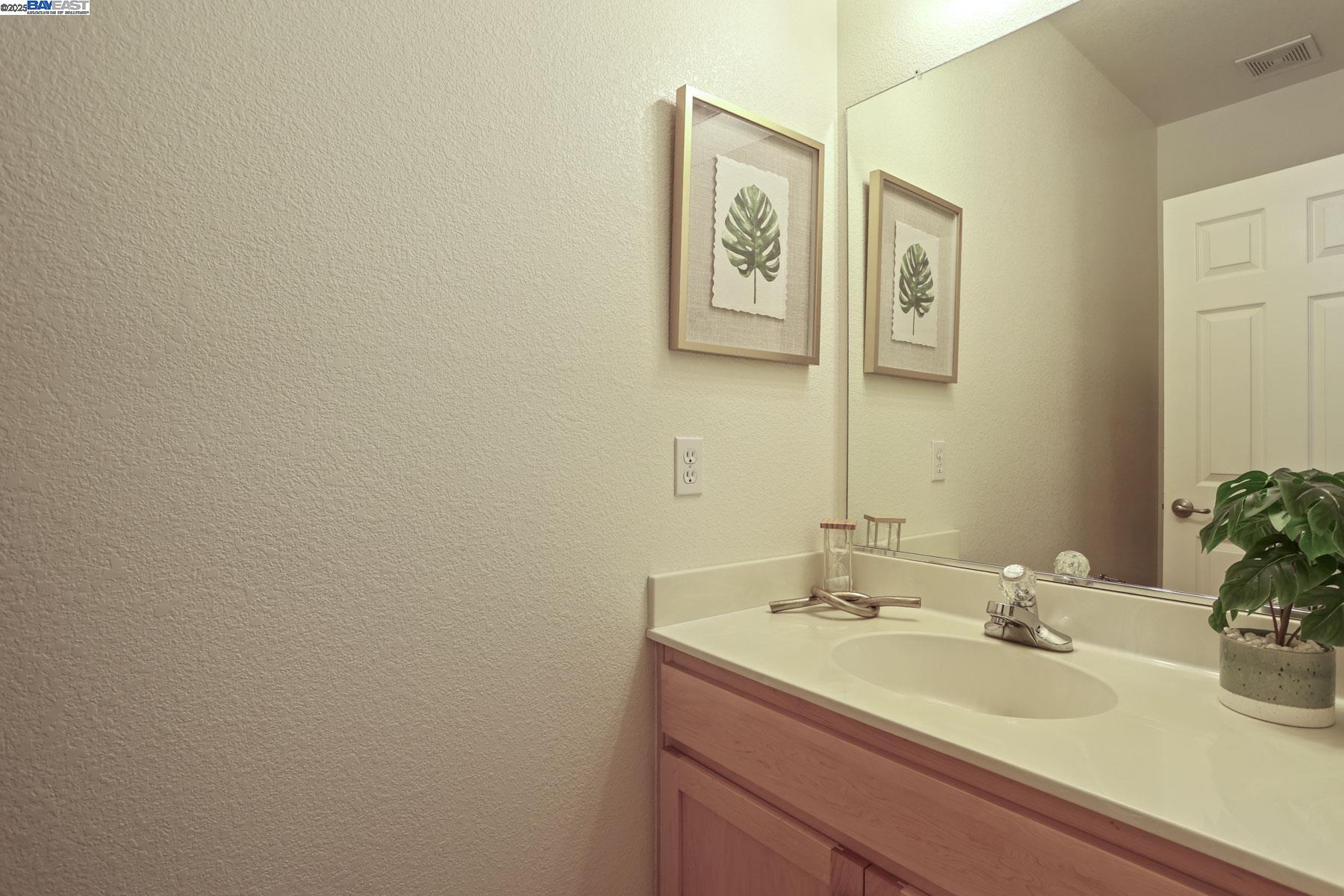 Detail Gallery Image 20 of 57 For 1962 Fountain Square Ave, Manteca,  CA 95337 - 5 Beds | 3/1 Baths