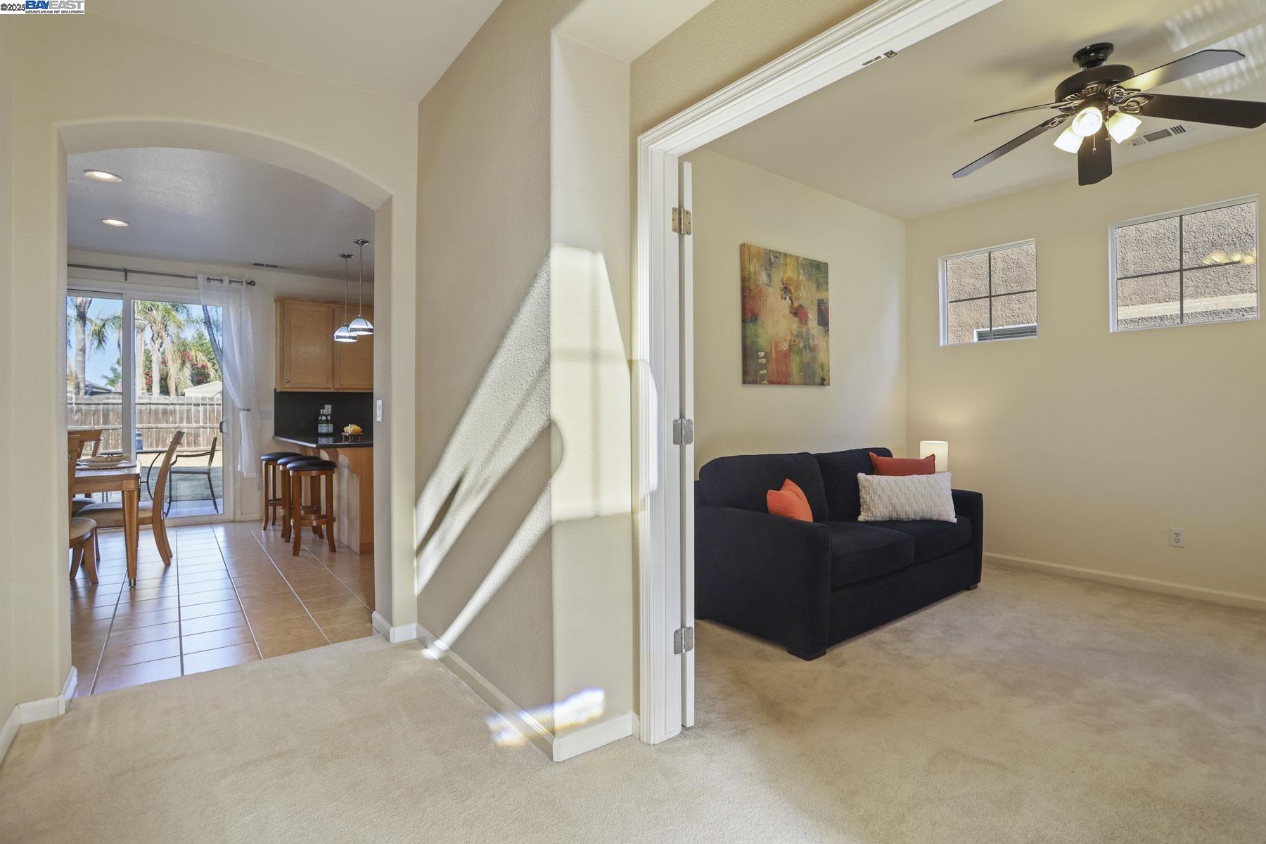 Detail Gallery Image 4 of 57 For 1962 Fountain Square Ave, Manteca,  CA 95337 - 5 Beds | 3/1 Baths