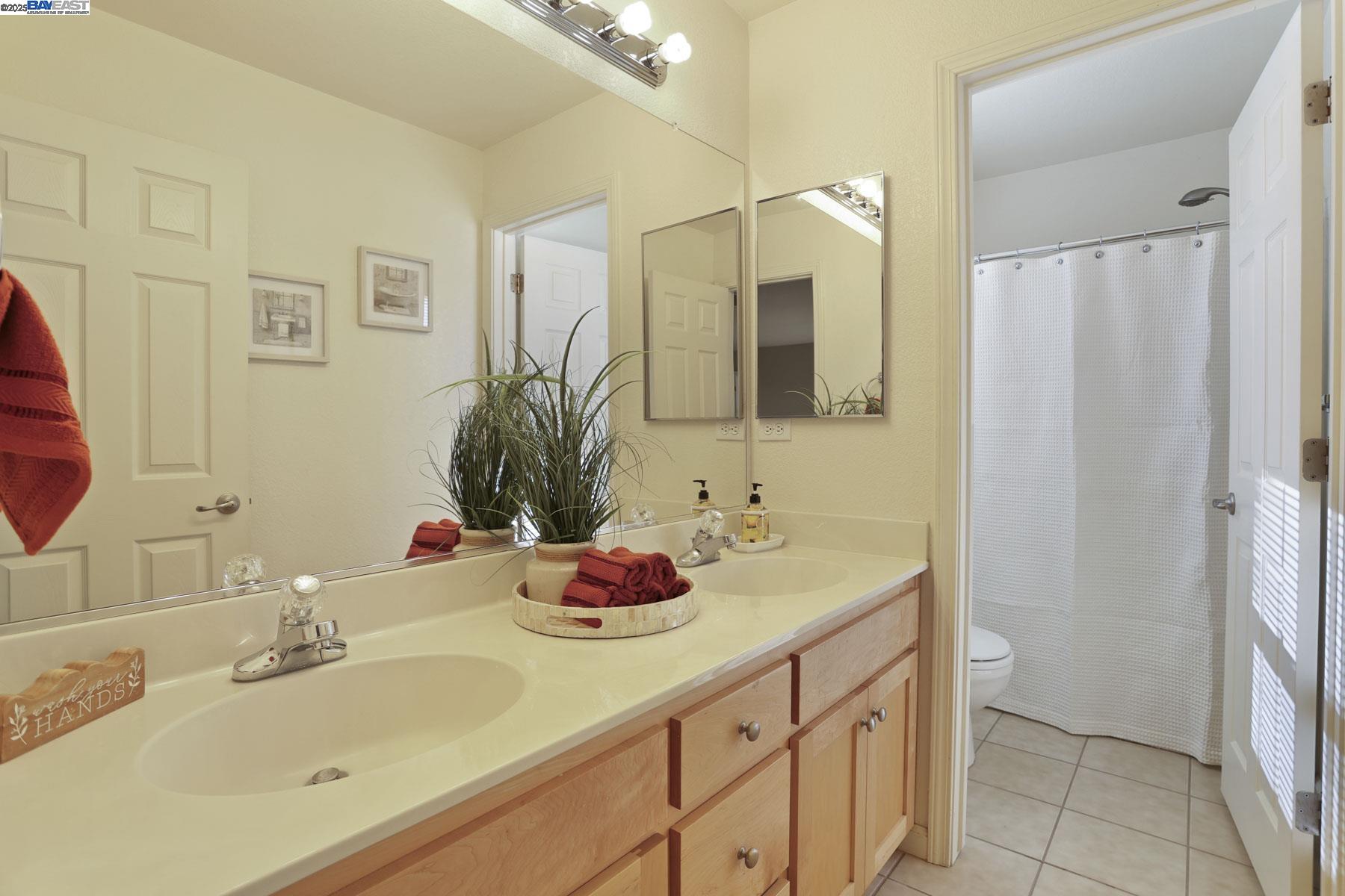 Detail Gallery Image 32 of 57 For 1962 Fountain Square Ave, Manteca,  CA 95337 - 5 Beds | 3/1 Baths