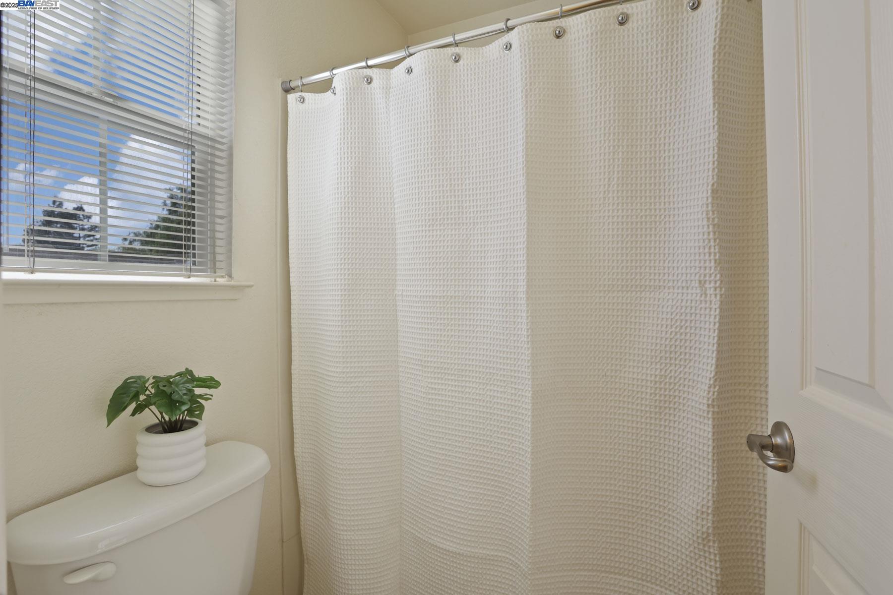 Detail Gallery Image 33 of 57 For 1962 Fountain Square Ave, Manteca,  CA 95337 - 5 Beds | 3/1 Baths