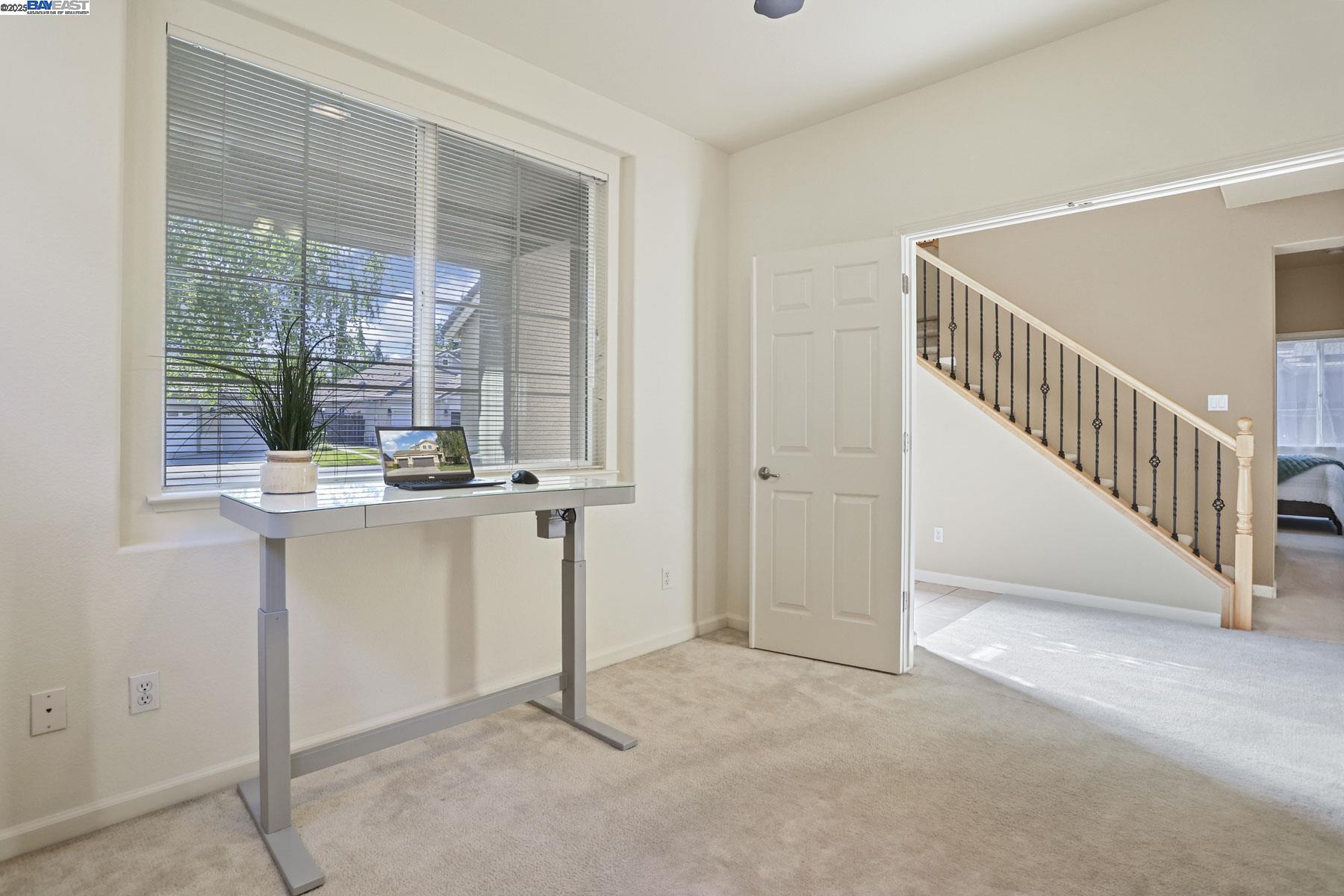 Detail Gallery Image 5 of 57 For 1962 Fountain Square Ave, Manteca,  CA 95337 - 5 Beds | 3/1 Baths