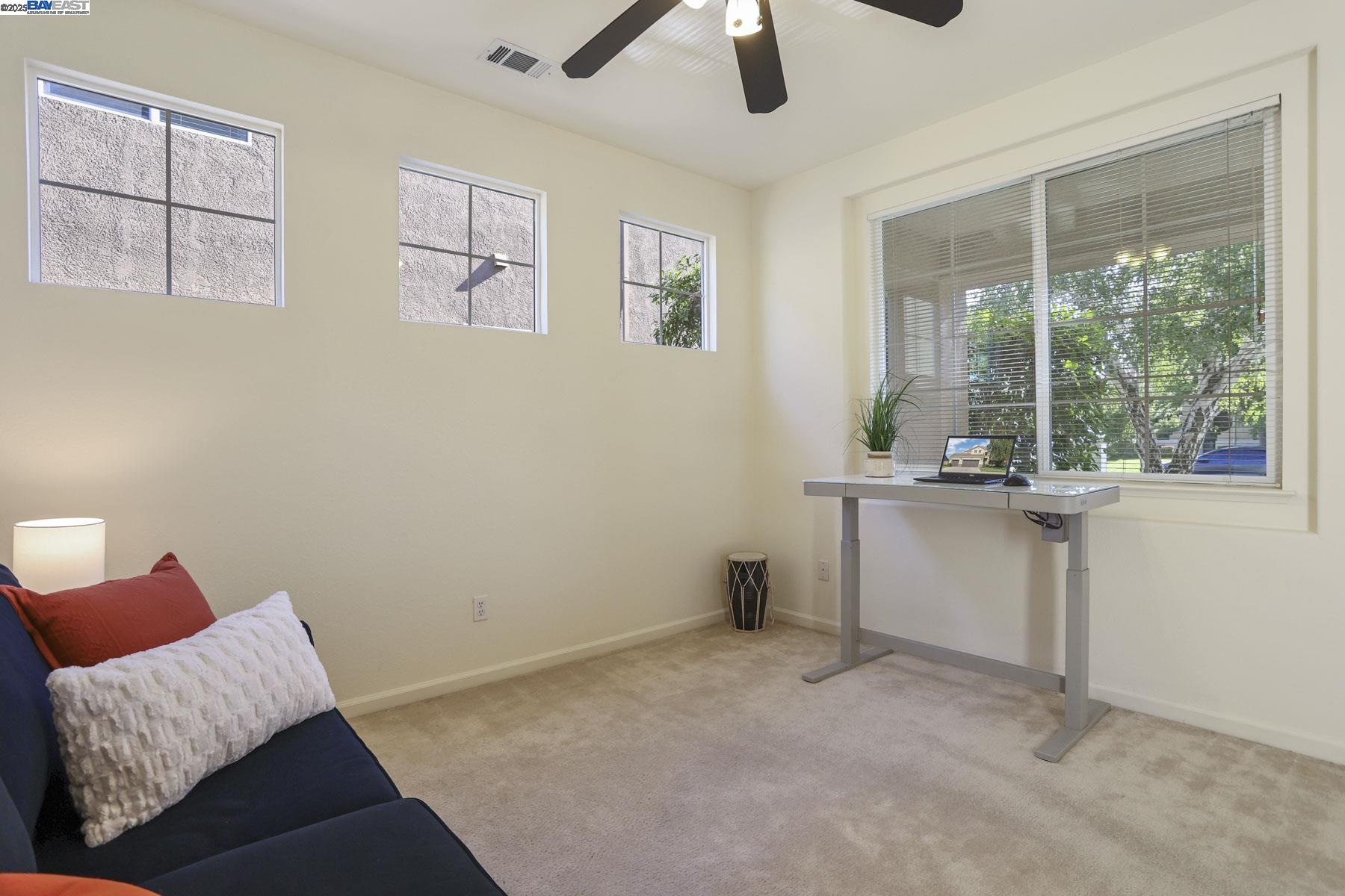 Detail Gallery Image 7 of 57 For 1962 Fountain Square Ave, Manteca,  CA 95337 - 5 Beds | 3/1 Baths