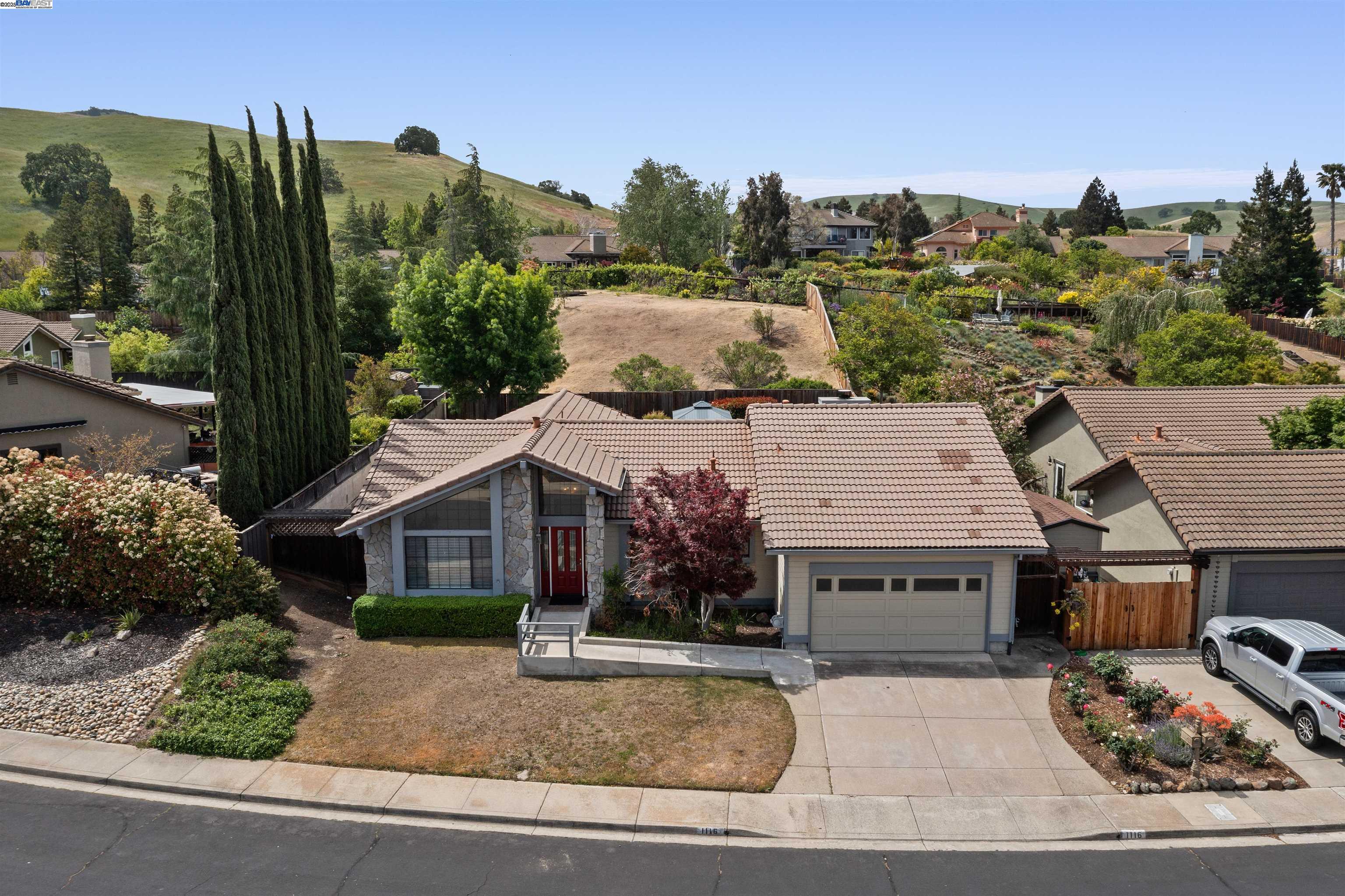 Detail Gallery Image 1 of 20 For 1116 Vista Point Ln, Concord,  CA 94521 - 4 Beds | 2/1 Baths