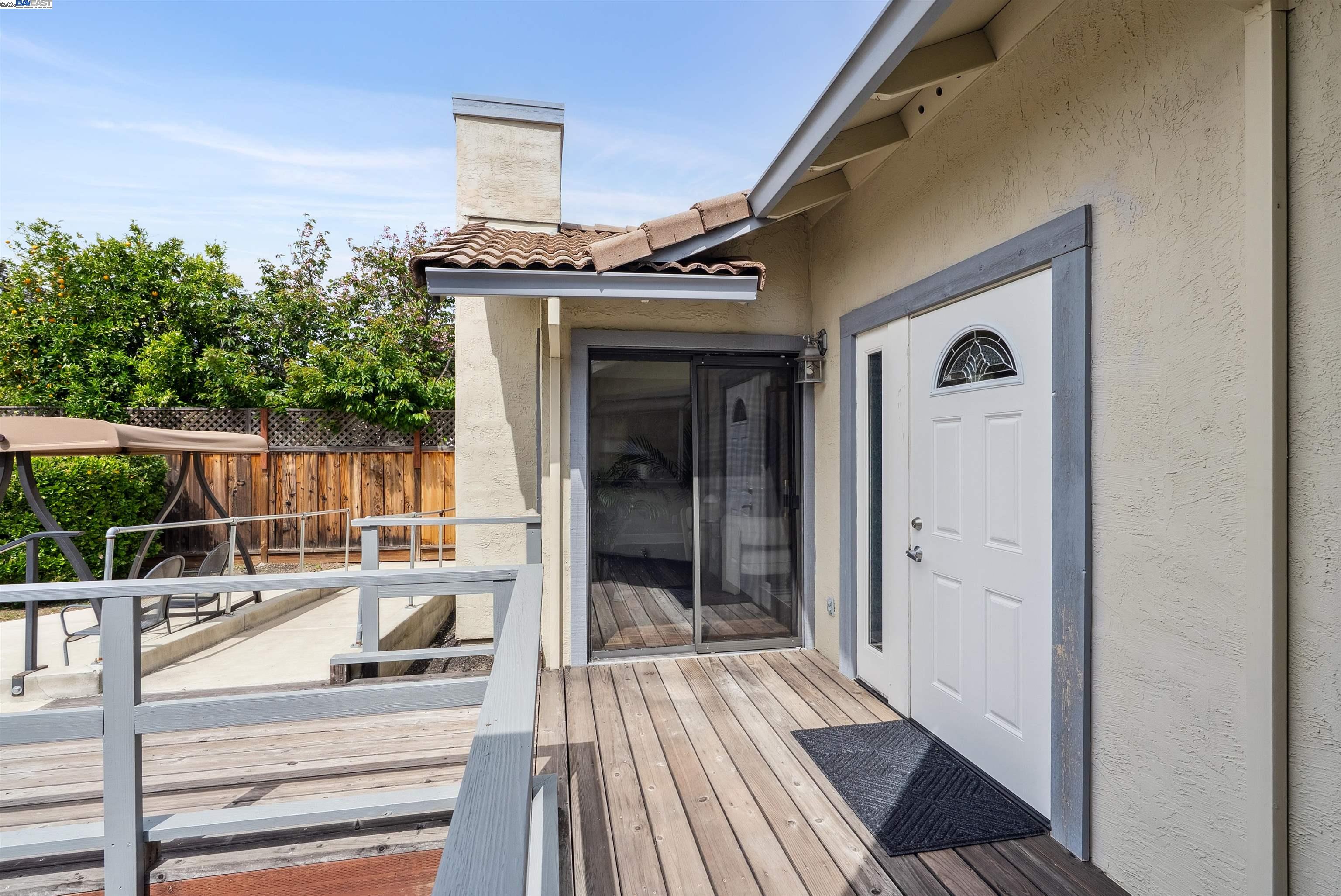 Detail Gallery Image 13 of 20 For 1116 Vista Point Ln, Concord,  CA 94521 - 4 Beds | 2/1 Baths