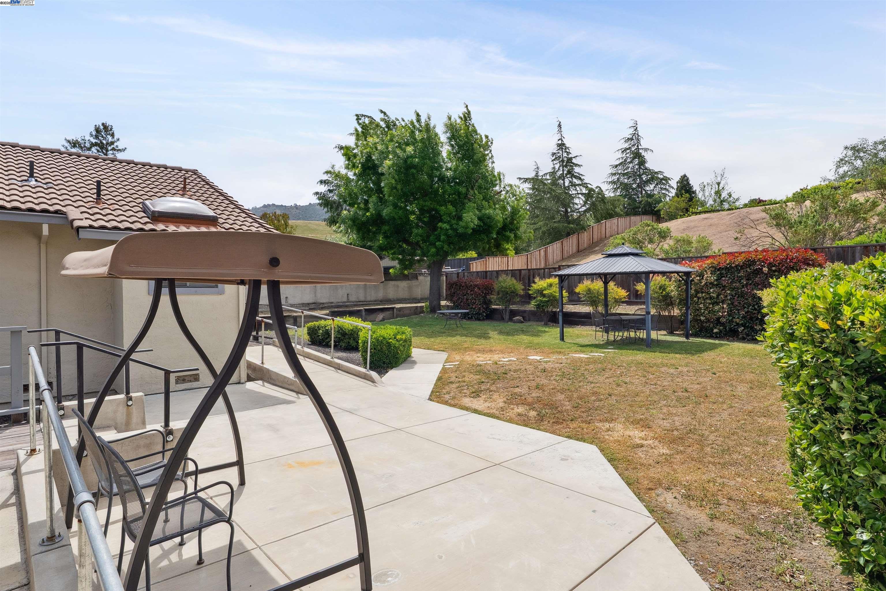 Detail Gallery Image 15 of 20 For 1116 Vista Point Ln, Concord,  CA 94521 - 4 Beds | 2/1 Baths