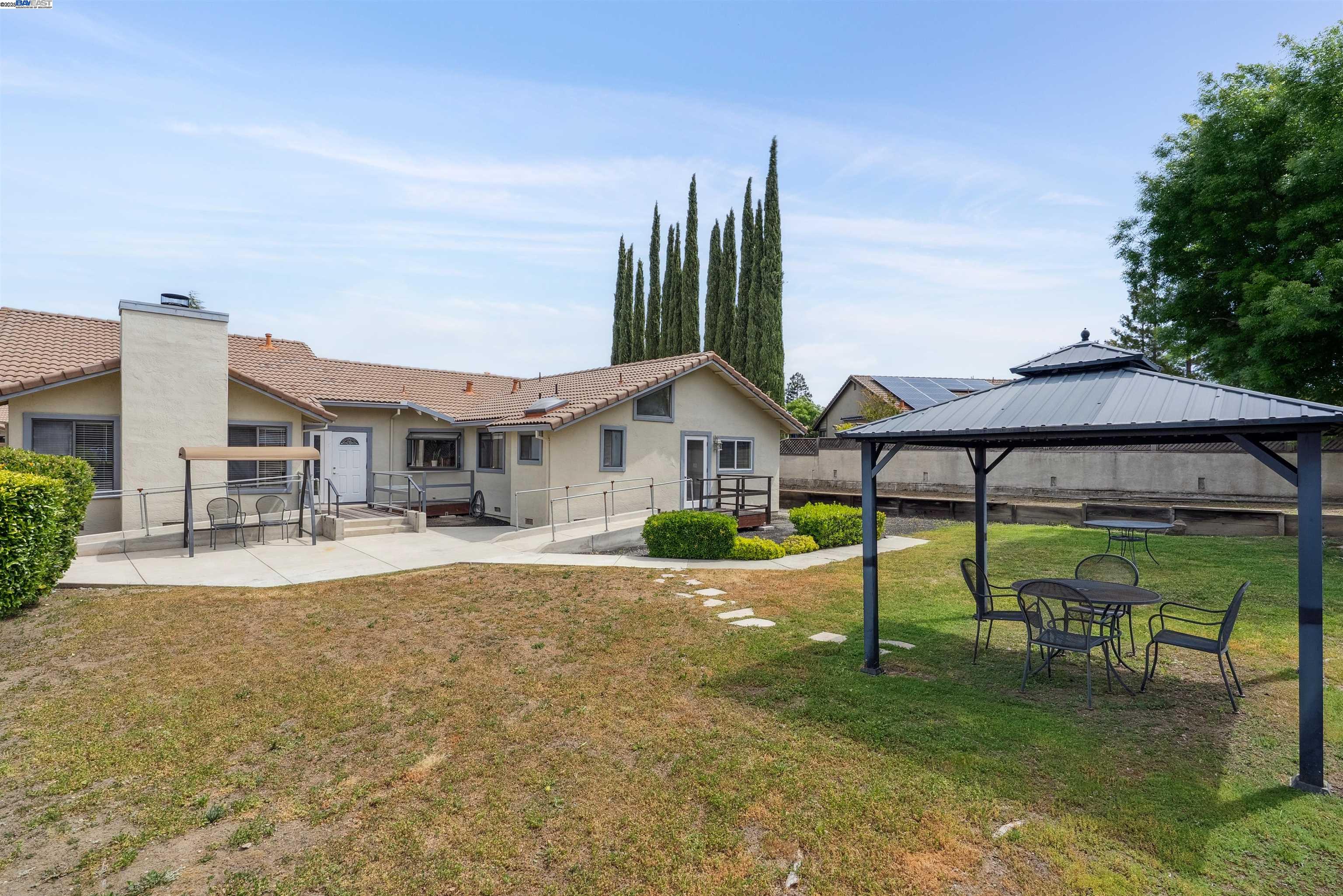 Detail Gallery Image 18 of 20 For 1116 Vista Point Ln, Concord,  CA 94521 - 4 Beds | 2/1 Baths