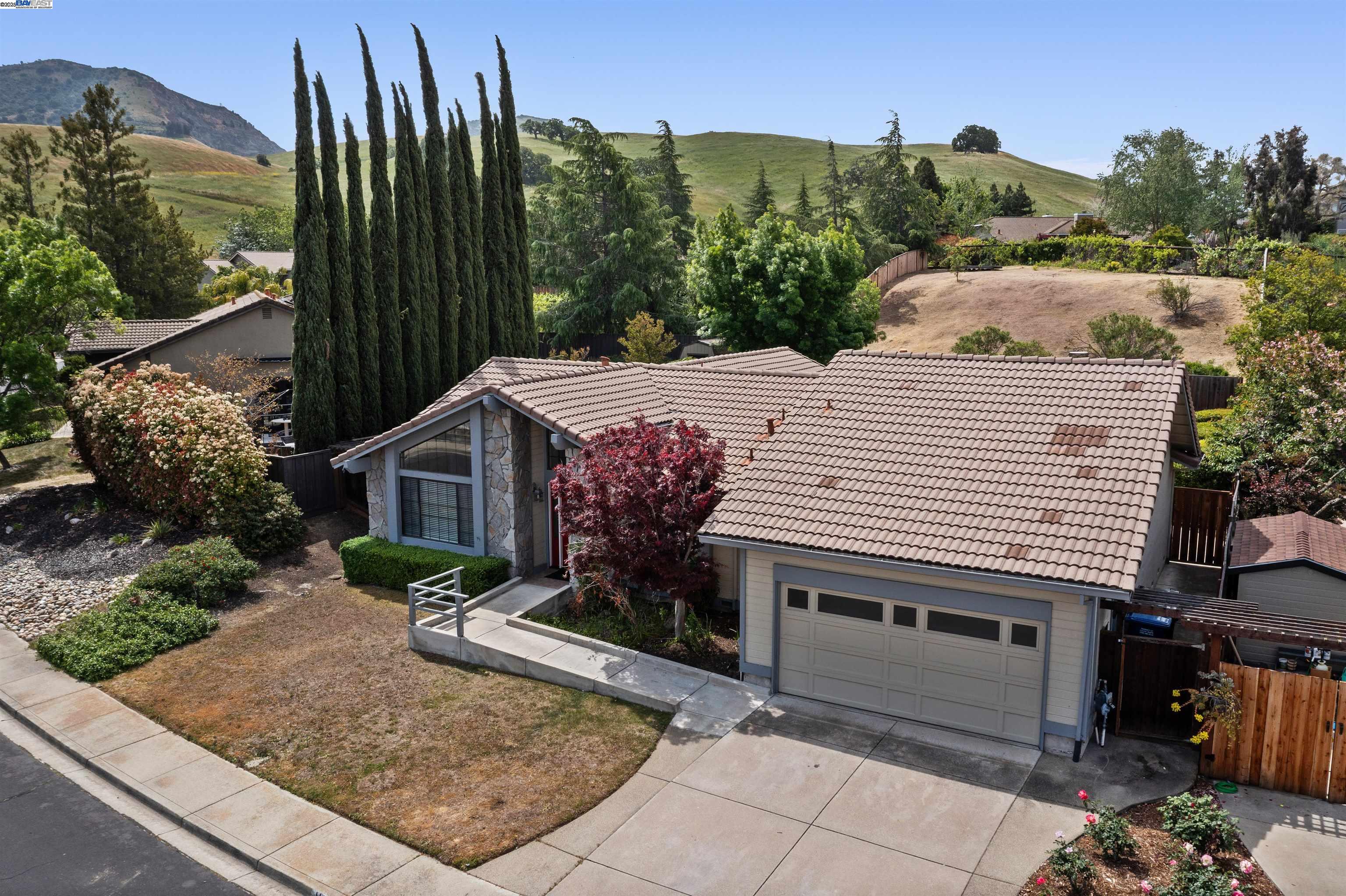 Detail Gallery Image 5 of 20 For 1116 Vista Point Ln, Concord,  CA 94521 - 4 Beds | 2/1 Baths