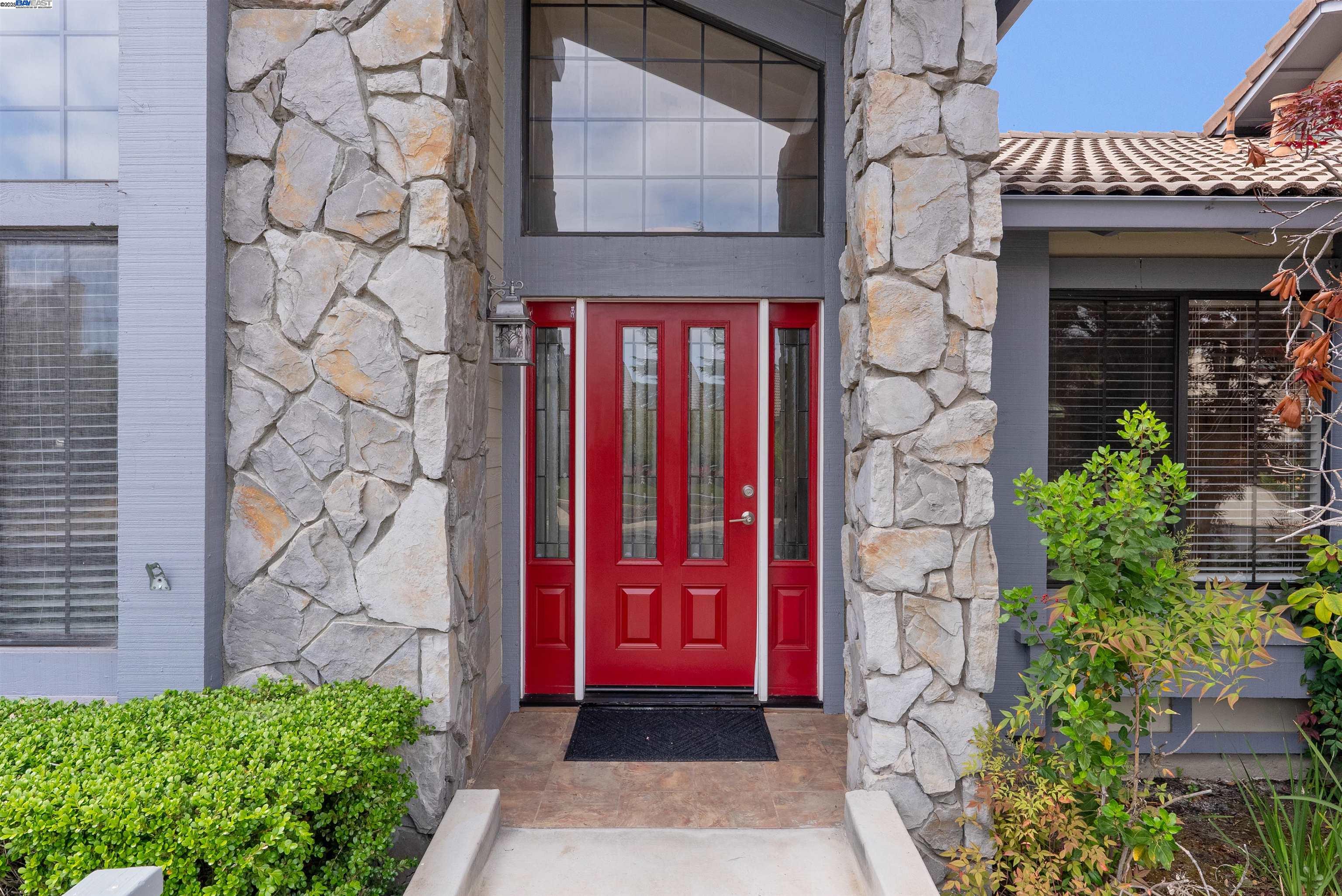 Detail Gallery Image 6 of 20 For 1116 Vista Point Ln, Concord,  CA 94521 - 4 Beds | 2/1 Baths
