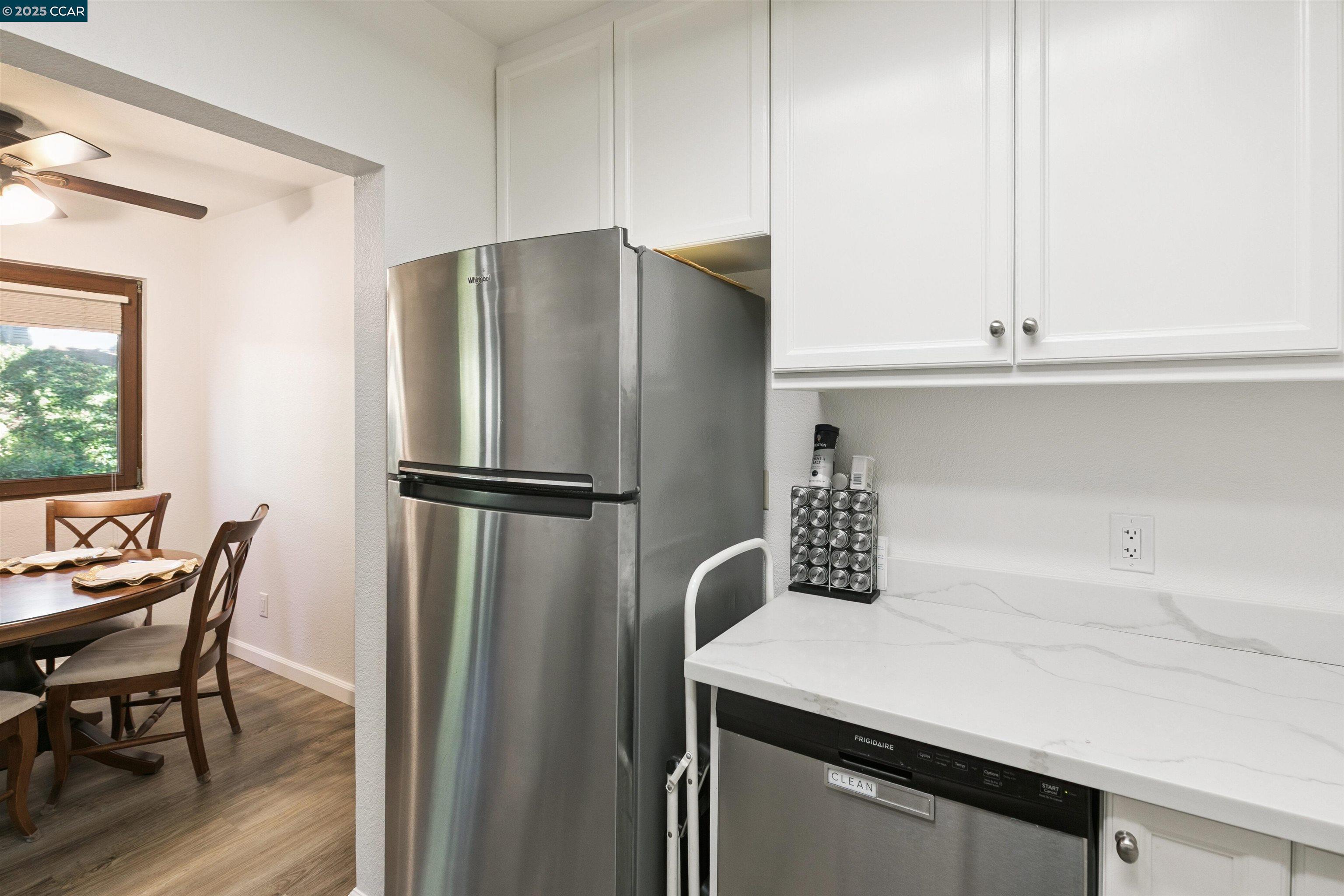 Detail Gallery Image 14 of 26 For 700 Suntree Ln #707,  Pleasant Hill,  CA 94523 - 2 Beds | 1 Baths