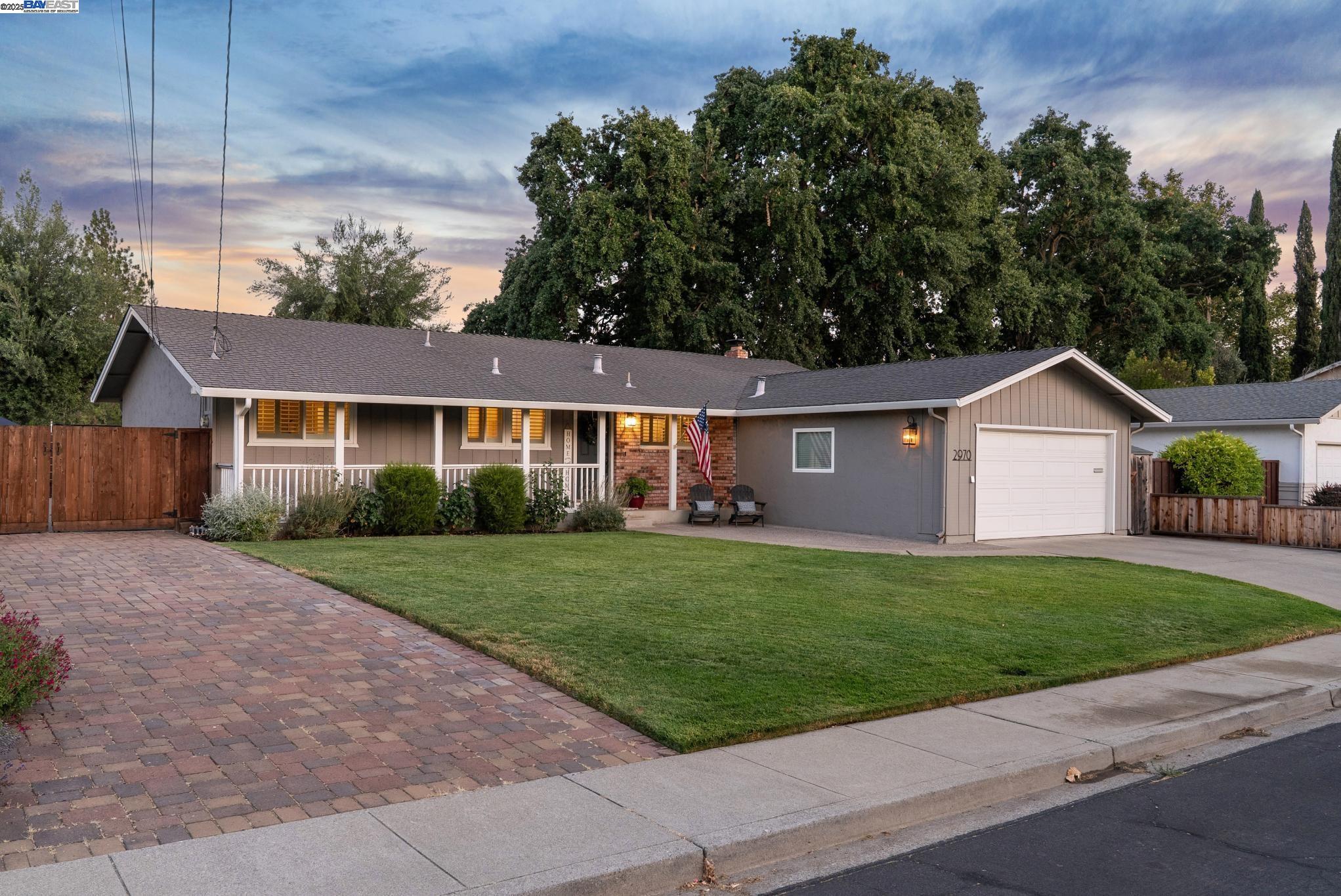 Detail Gallery Image 1 of 44 For 2970 Frayne Lane, Concord,  CA 94518 - 3 Beds | 2 Baths