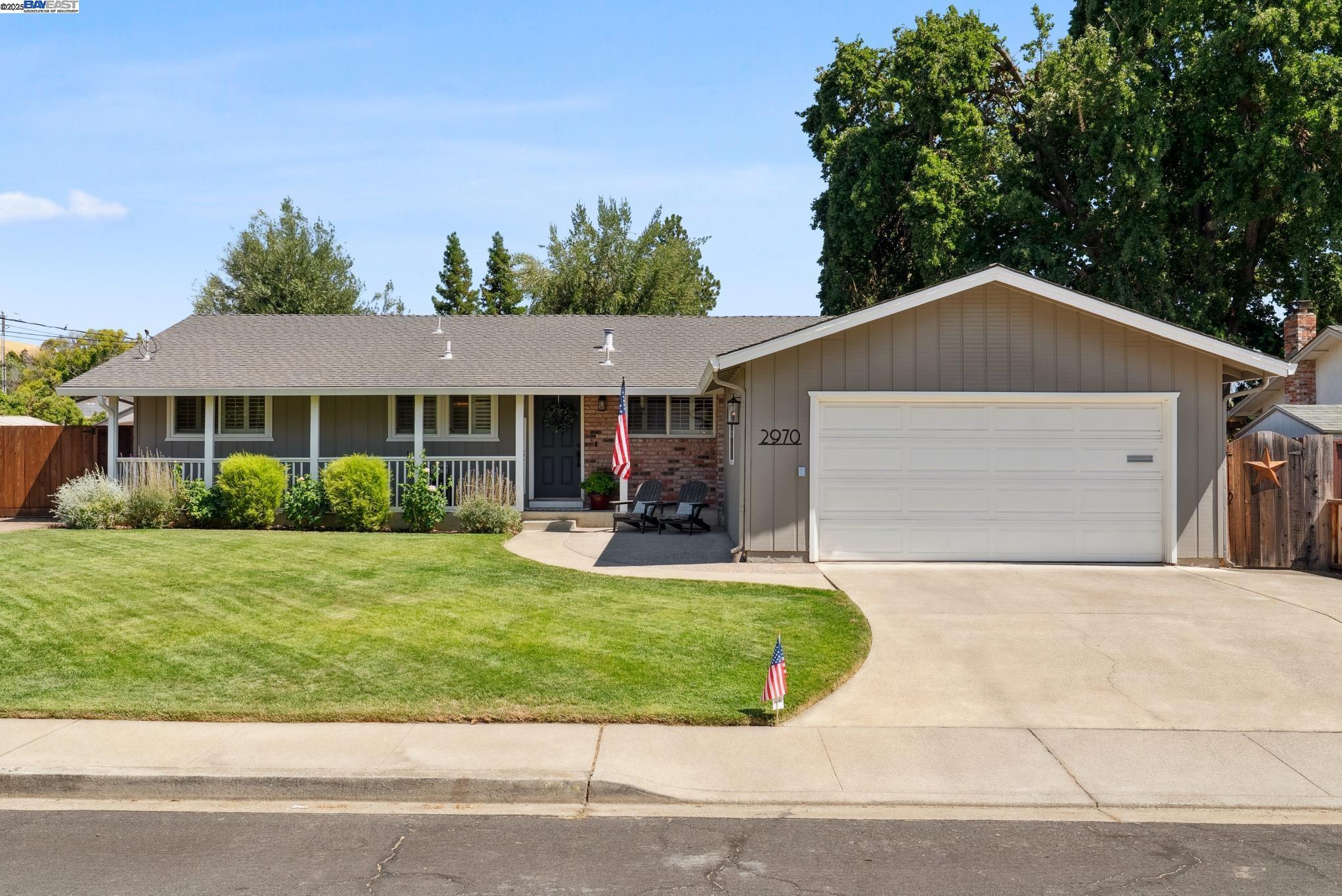 Detail Gallery Image 3 of 44 For 2970 Frayne Lane, Concord,  CA 94518 - 3 Beds | 2 Baths