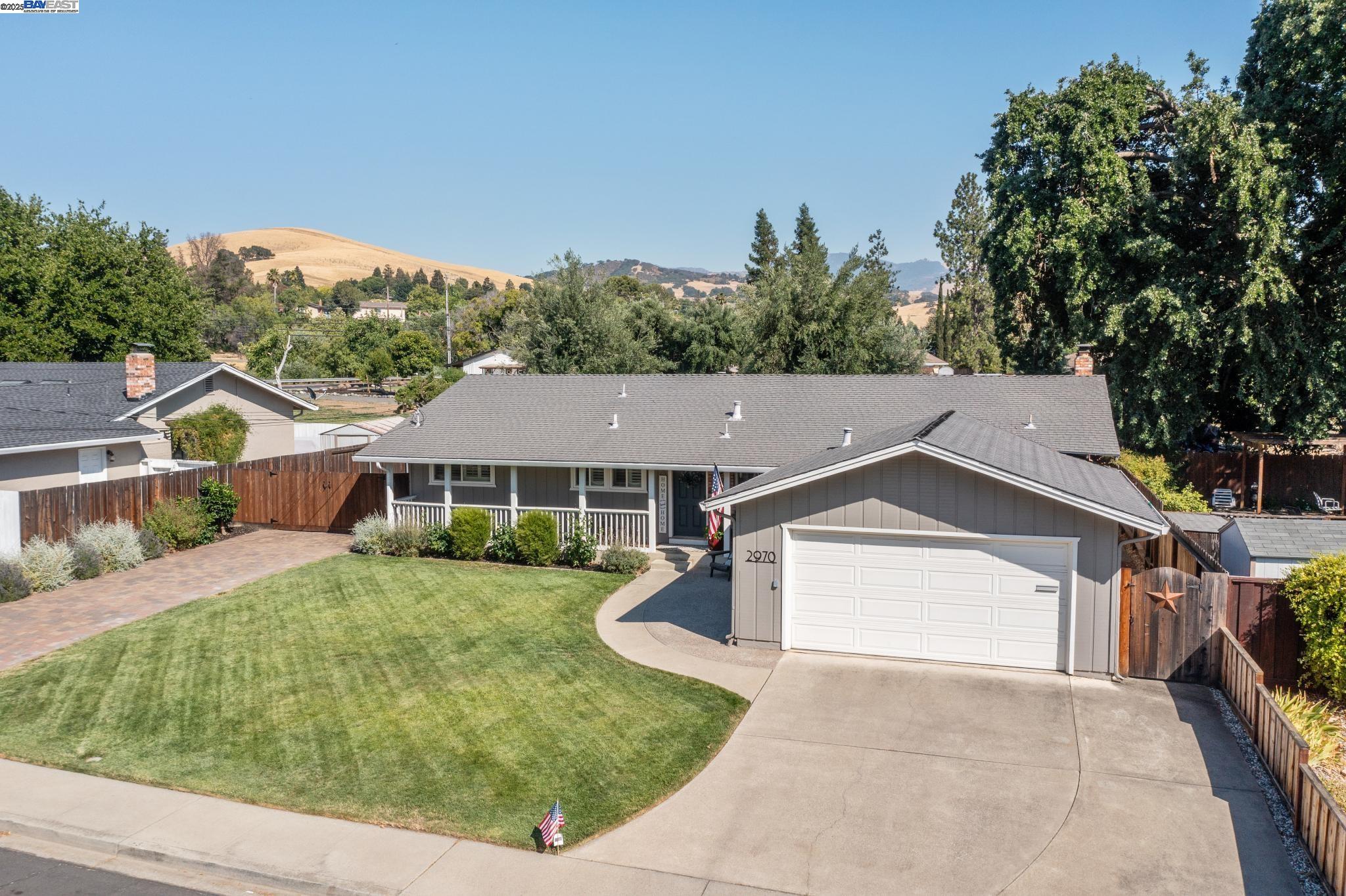 Detail Gallery Image 4 of 44 For 2970 Frayne Lane, Concord,  CA 94518 - 3 Beds | 2 Baths