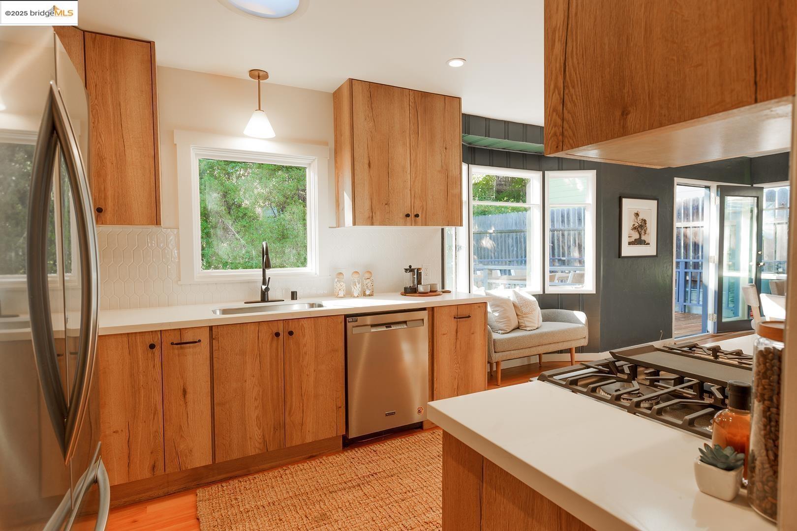Detail Gallery Image 11 of 40 For 4191 Fruitvale, Oakland,  CA 94602 - 4 Beds | 3 Baths