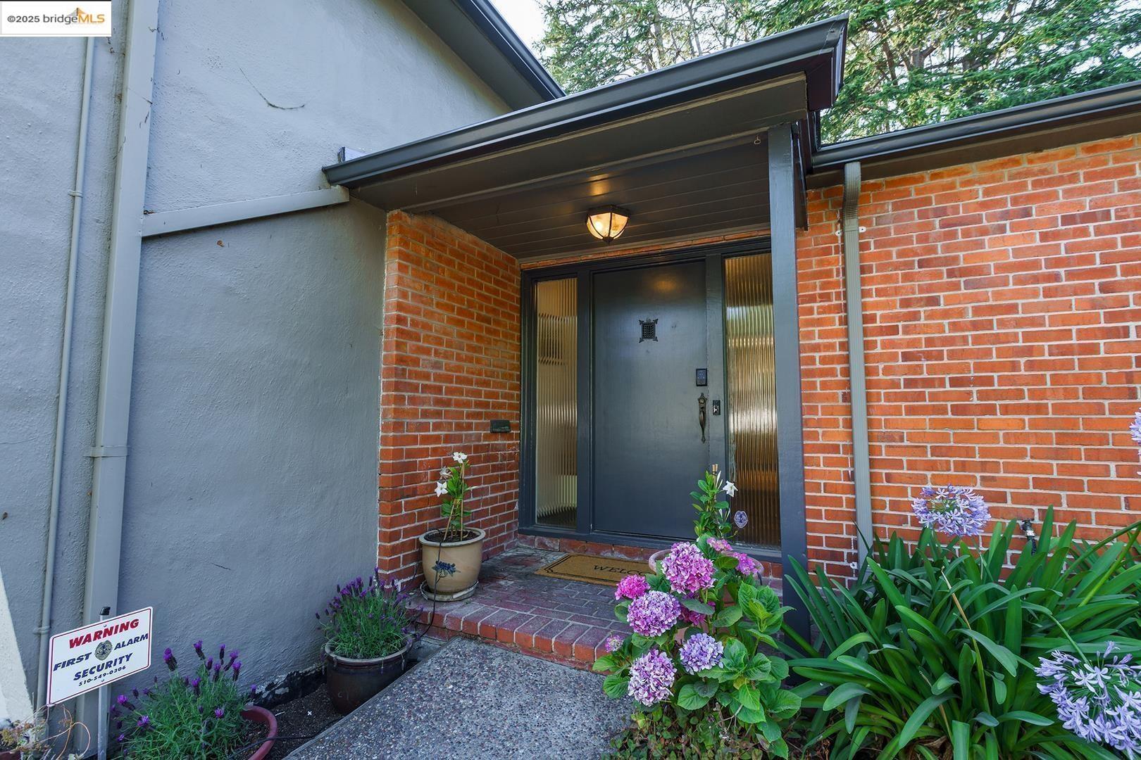 Detail Gallery Image 3 of 40 For 4191 Fruitvale, Oakland,  CA 94602 - 4 Beds | 3 Baths