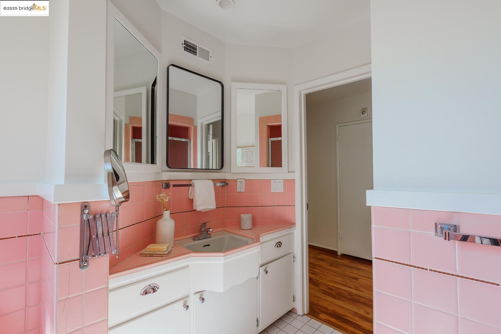 Detail Gallery Image 27 of 40 For 4191 Fruitvale, Oakland,  CA 94602 - 4 Beds | 3 Baths
