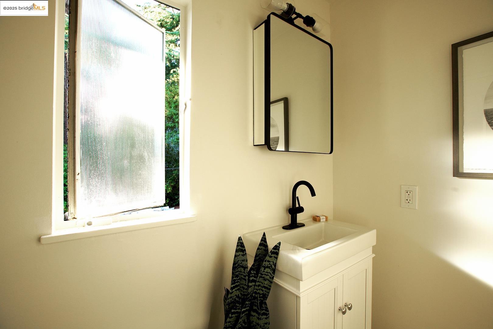 Detail Gallery Image 31 of 40 For 4191 Fruitvale, Oakland,  CA 94602 - 4 Beds | 3 Baths