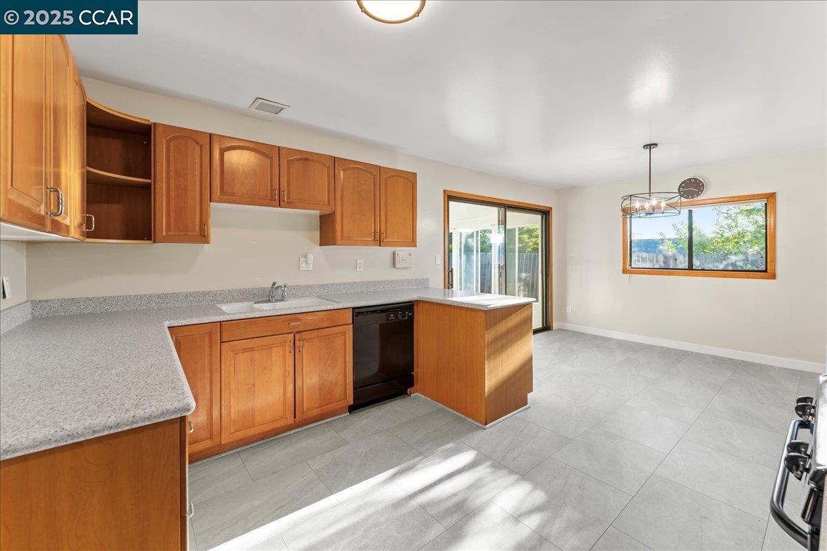 Detail Gallery Image 6 of 26 For 3406 Clearfield Ave, Richmond,  CA 94803 - 3 Beds | 2 Baths
