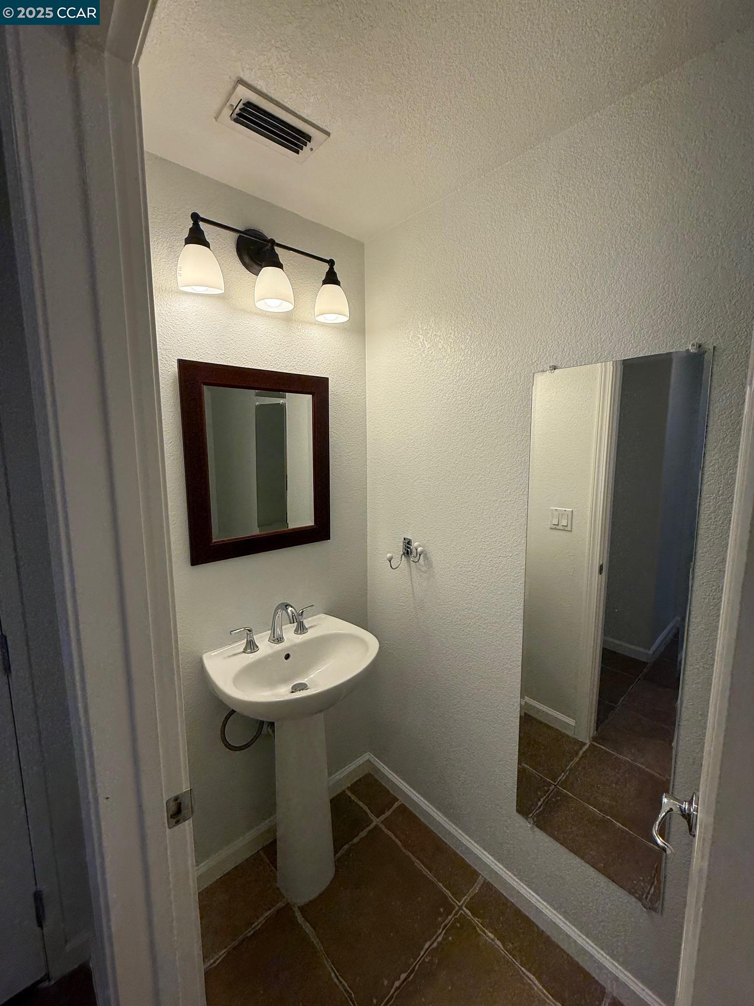 Detail Gallery Image 5 of 14 For 2312 Joree Ln, San Ramon,  CA 94582 - 3 Beds | 2/1 Baths