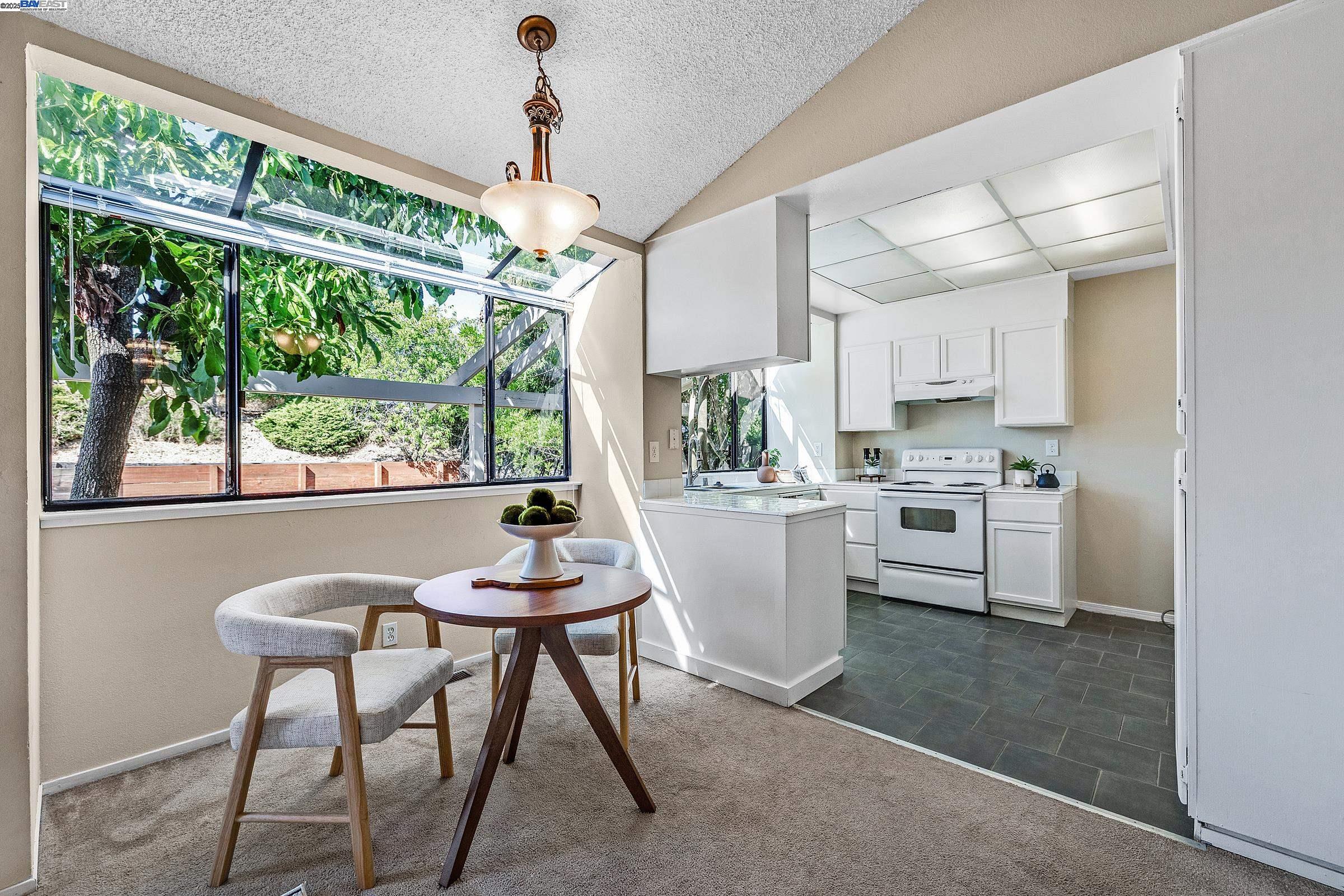 Detail Gallery Image 12 of 27 For 2555 Pine St, Martinez,  CA 94553 - 4 Beds | 2 Baths