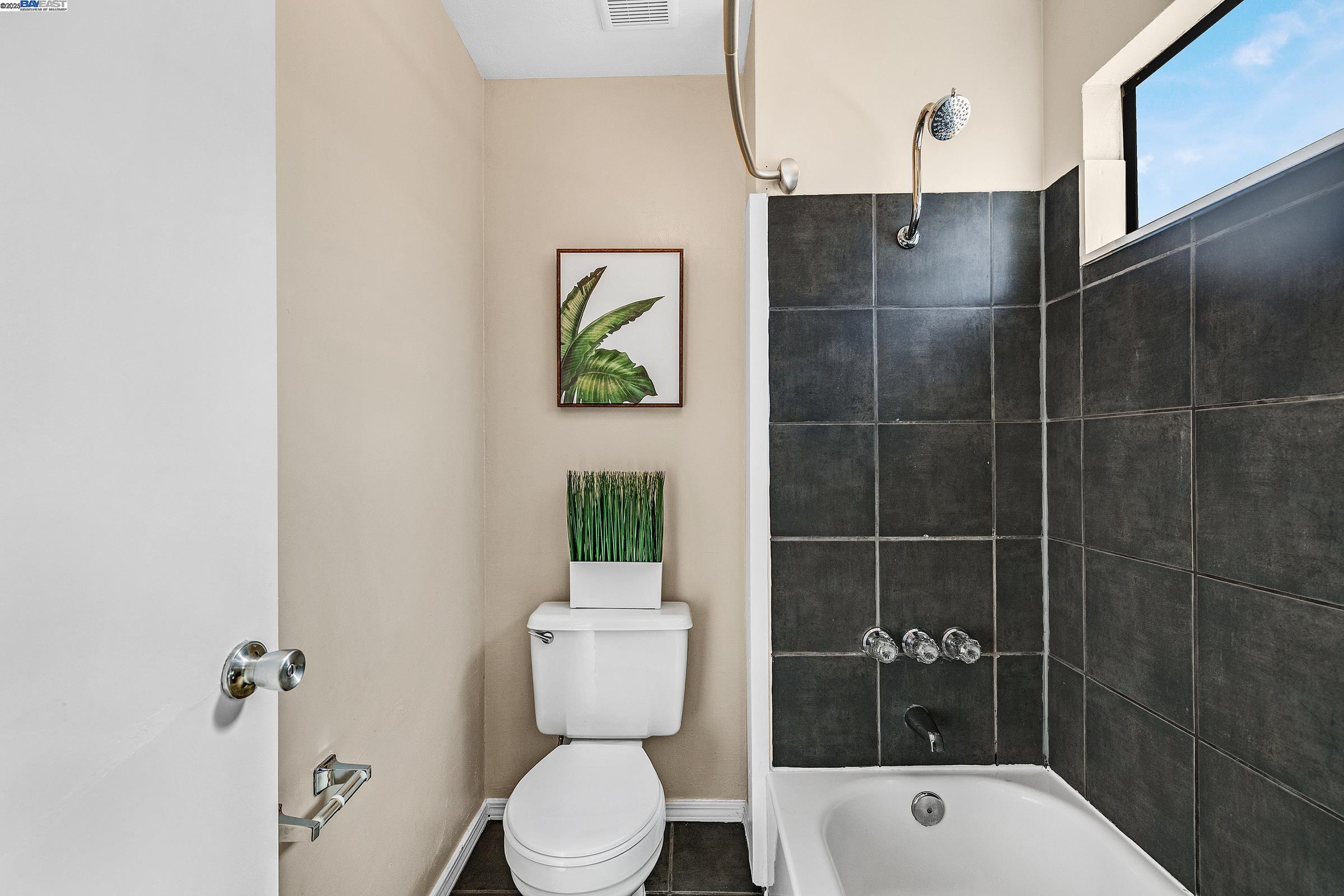 Detail Gallery Image 18 of 27 For 2555 Pine St, Martinez,  CA 94553 - 4 Beds | 2 Baths